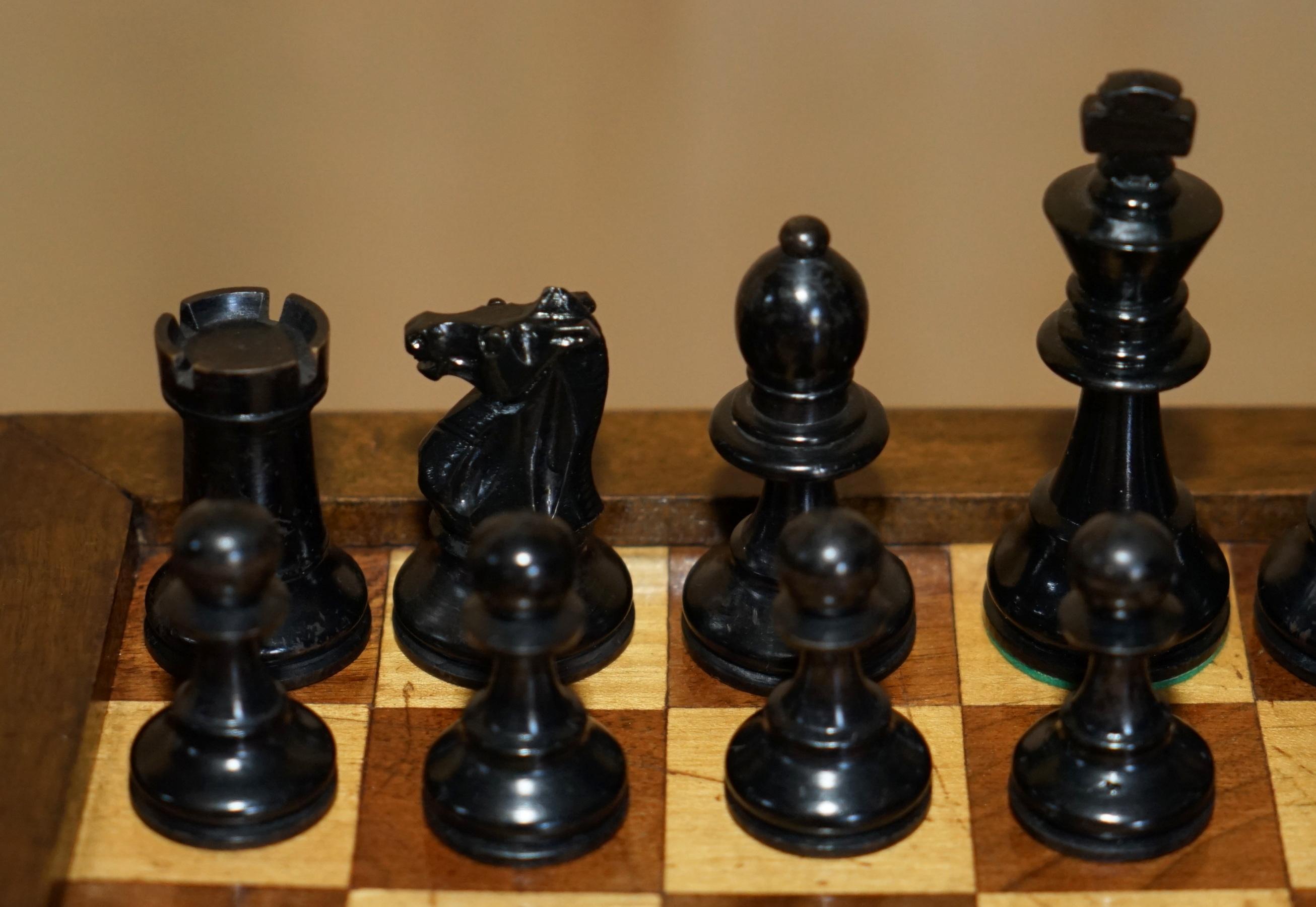 FiNE ANTIQUE VICTORIAN STAUNTON CHESS Set & CHESSBOARD IN ROMAN HORSE INLAID  Box im Angebot 8
