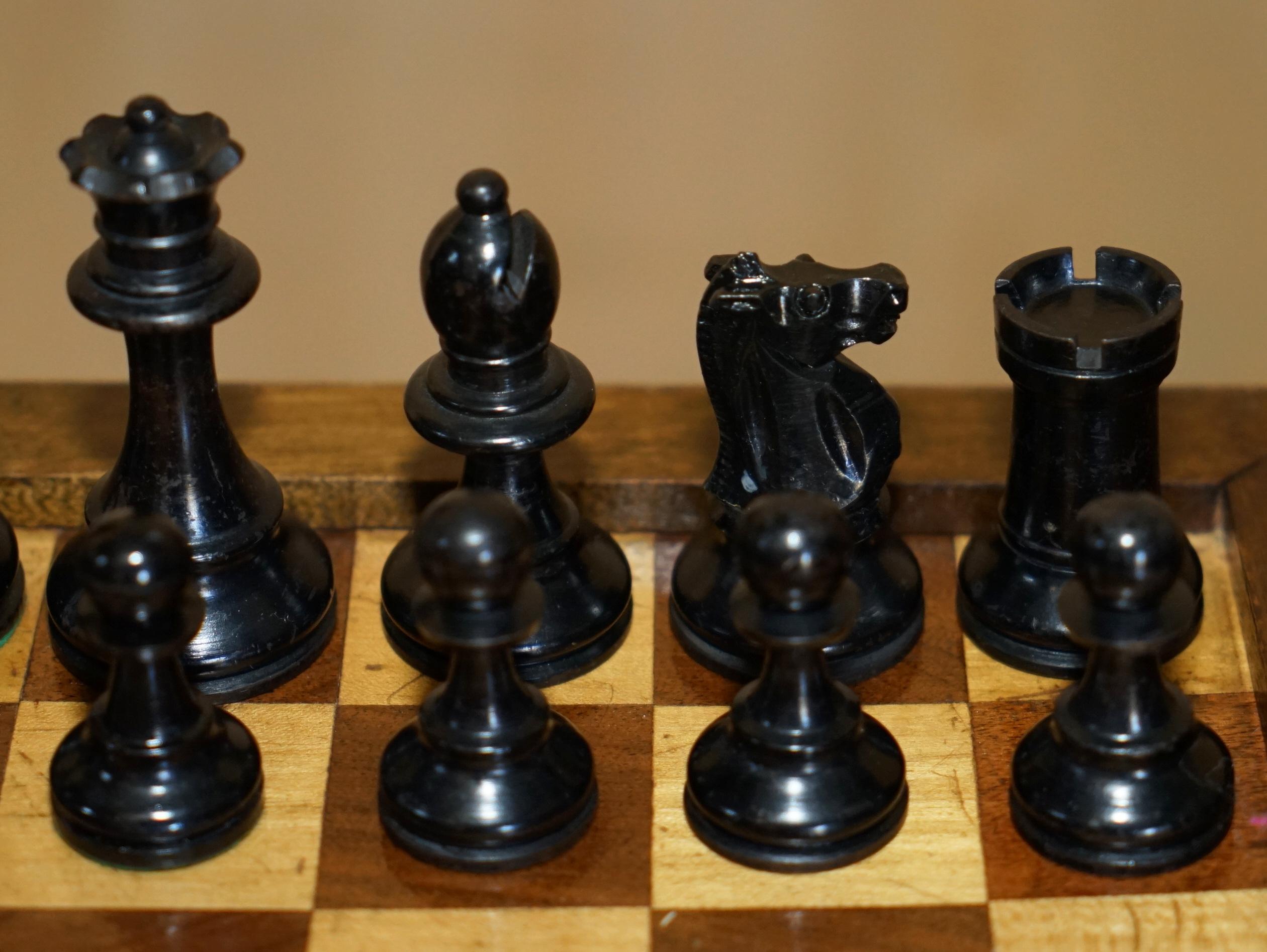 FiNE ANTIQUE VICTORIAN STAUNTON CHESS Set & CHESSBOARD IN ROMAN HORSE INLAID  Box im Angebot 10