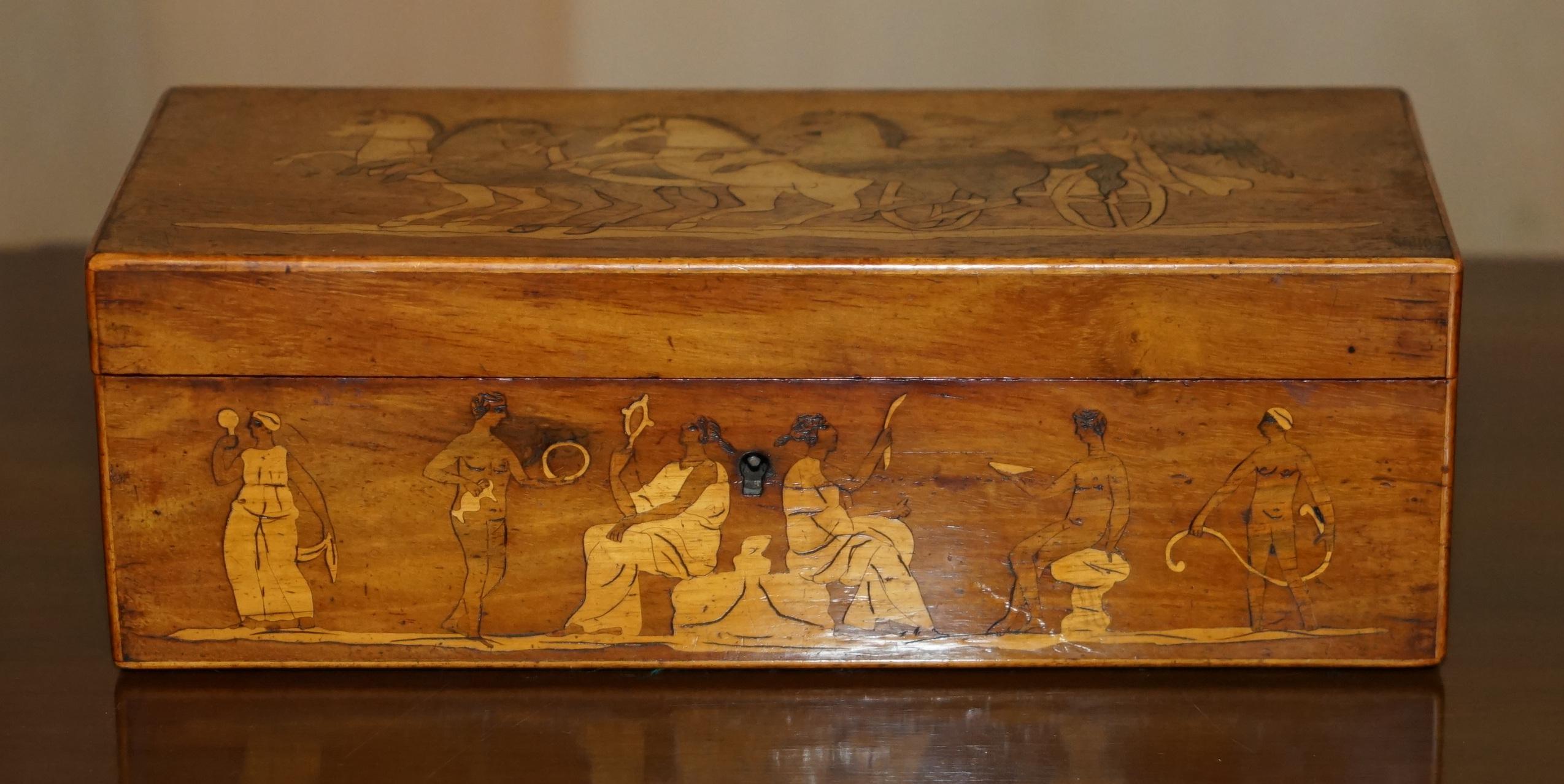 FiNE ANTIQUE VICTORIAN STAUNTON CHESS Set & CHESSBOARD IN ROMAN HORSE INLAID  Box (Hochviktorianisch) im Angebot