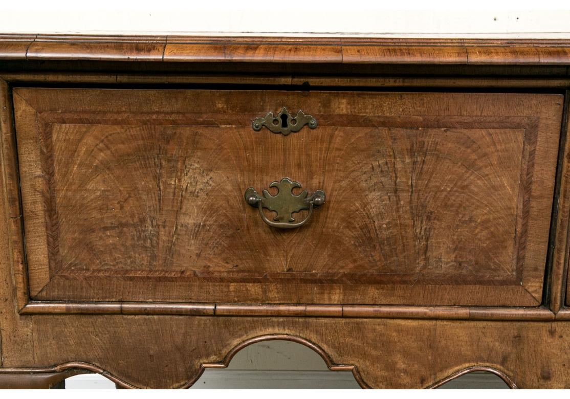 Fine Antique Walnut Welsh Hunt Board - Server in vendita 3
