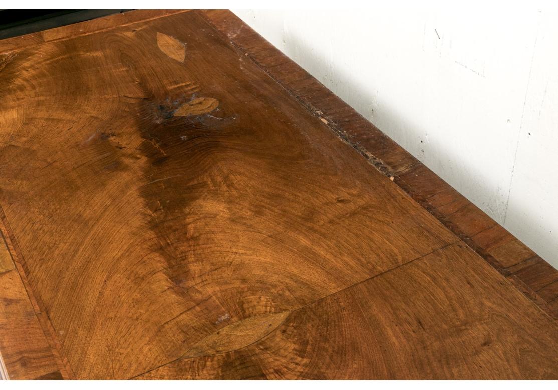 Fine Antique Walnut Welsh Hunt Board - Server in vendita 6