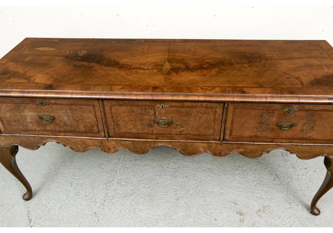 Fine Antique Walnut Welsh Hunt Board - Server in vendita 7