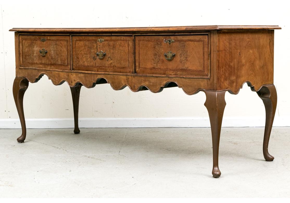 Georgiano Fine Antique Walnut Welsh Hunt Board - Server in vendita