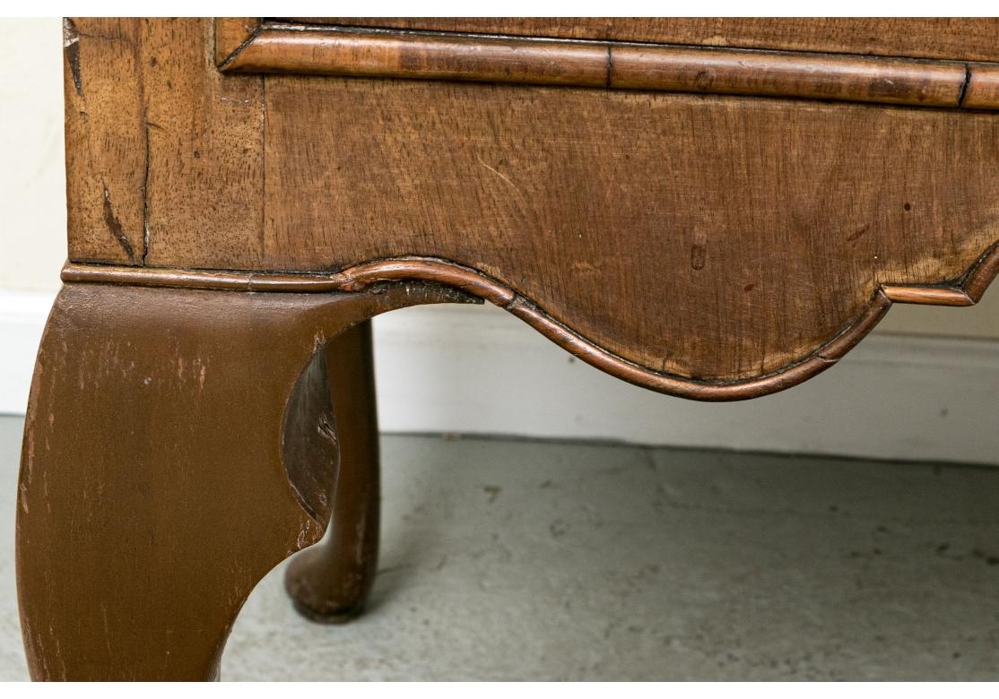 Fine Antique Walnut Welsh Hunt Board - Server In condizioni deteriorate in vendita a Bridgeport, CT