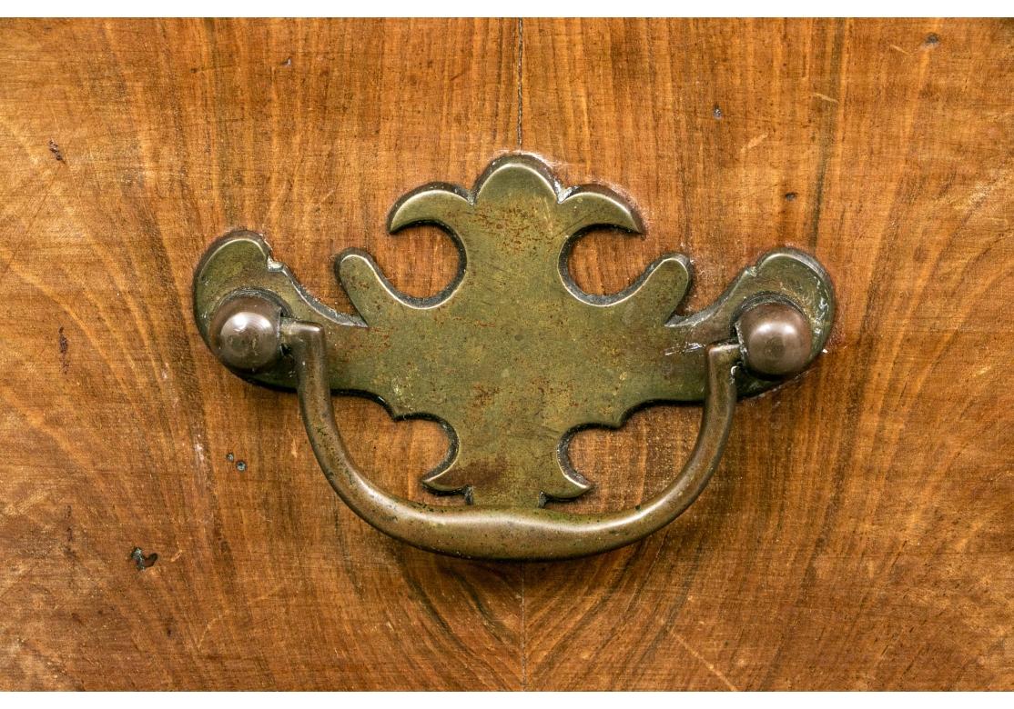 Metallo Fine Antique Walnut Welsh Hunt Board - Server in vendita