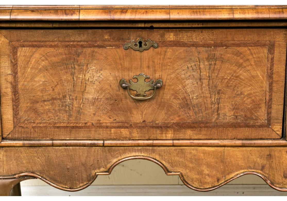 Fine Antique Walnut Welsh Hunt Board - Server in vendita 1
