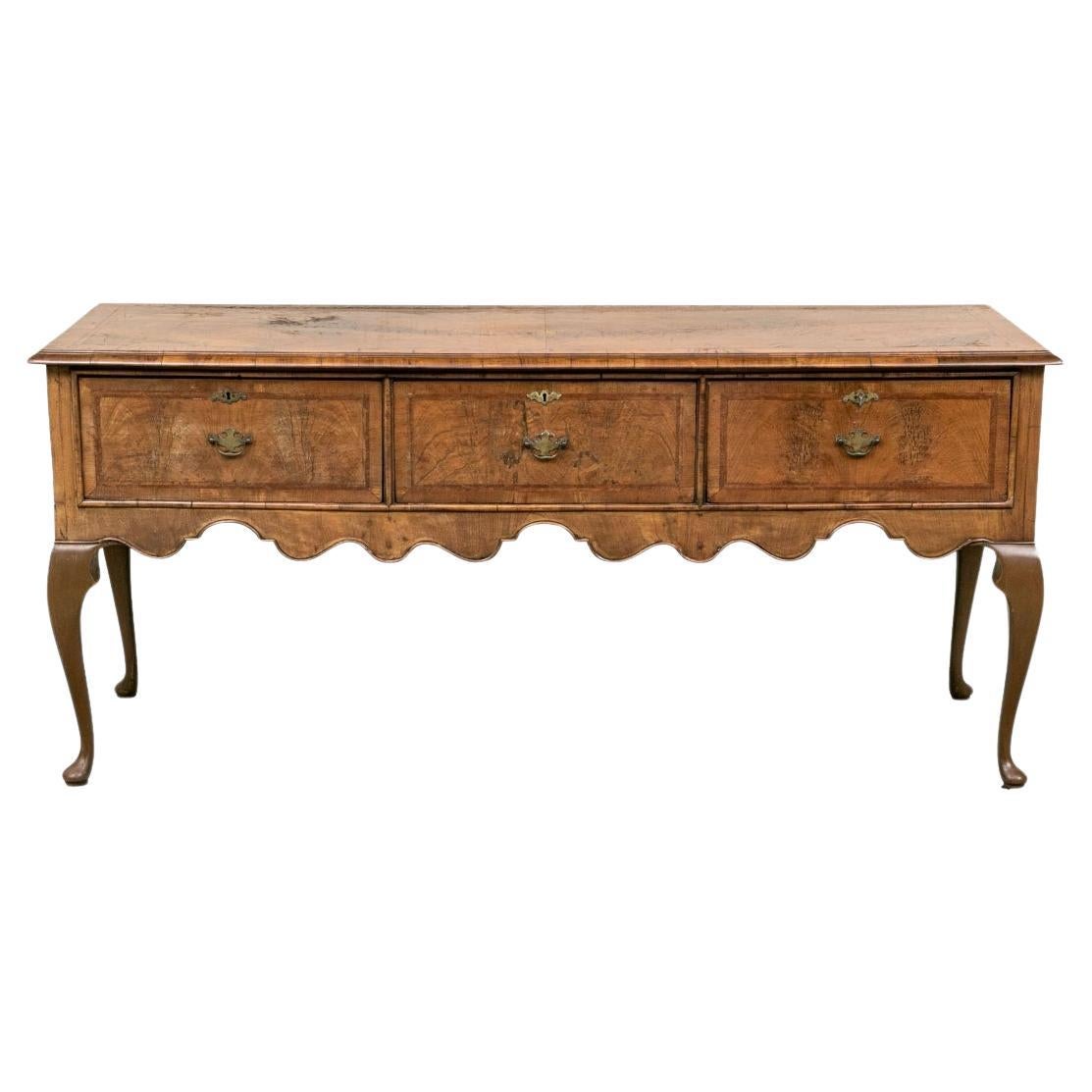 Fine Antique Walnut Welsh Hunt Board - Server in vendita