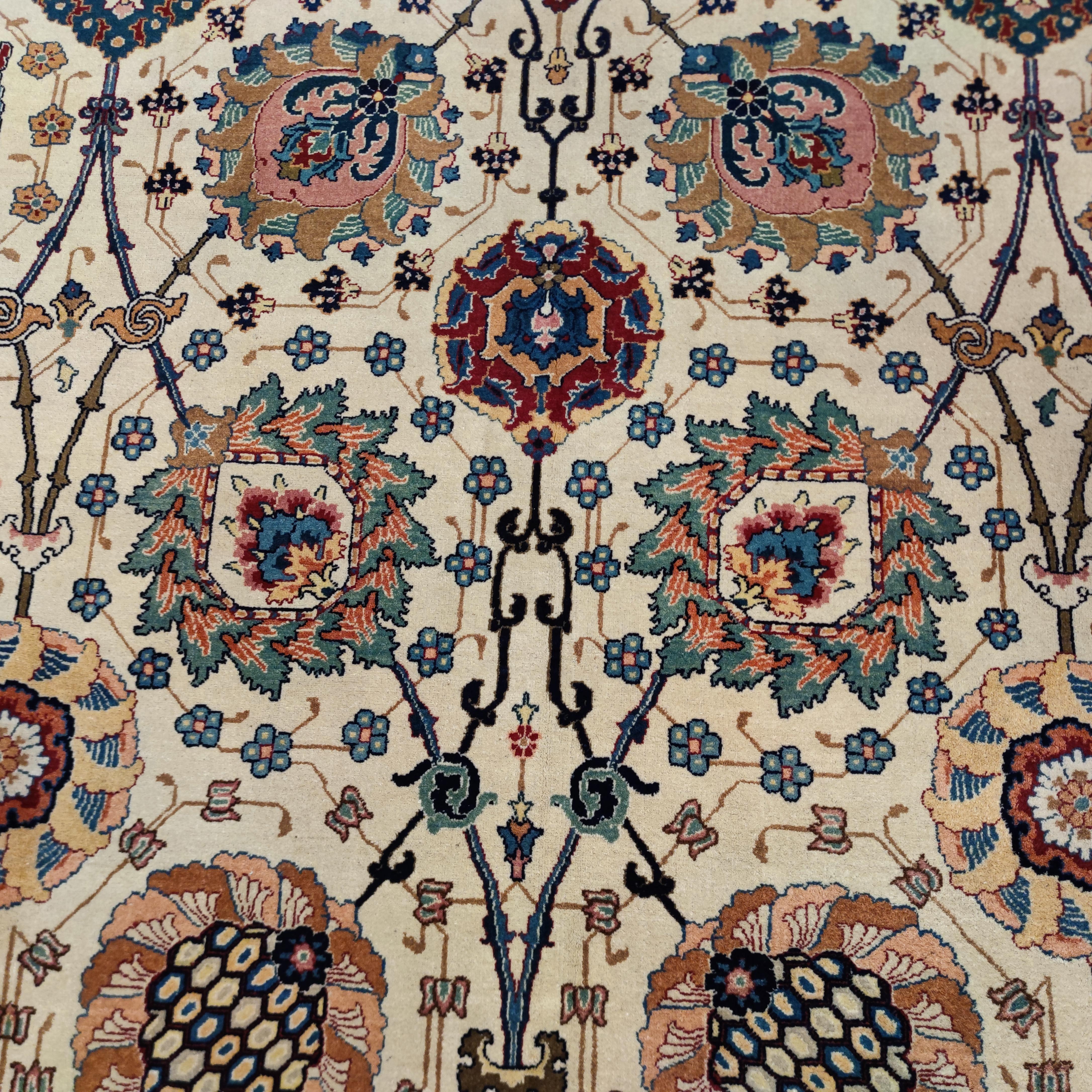 Azerbaijani Fine Antique White Ground Tabriz Benlian Carpet with Large Scale All-Over Design For Sale