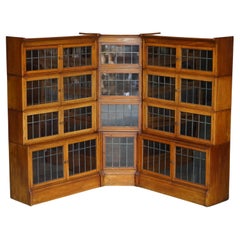 Bibliothèques d'angle empilables anciennes William Baker Co en bois de satin et noyer