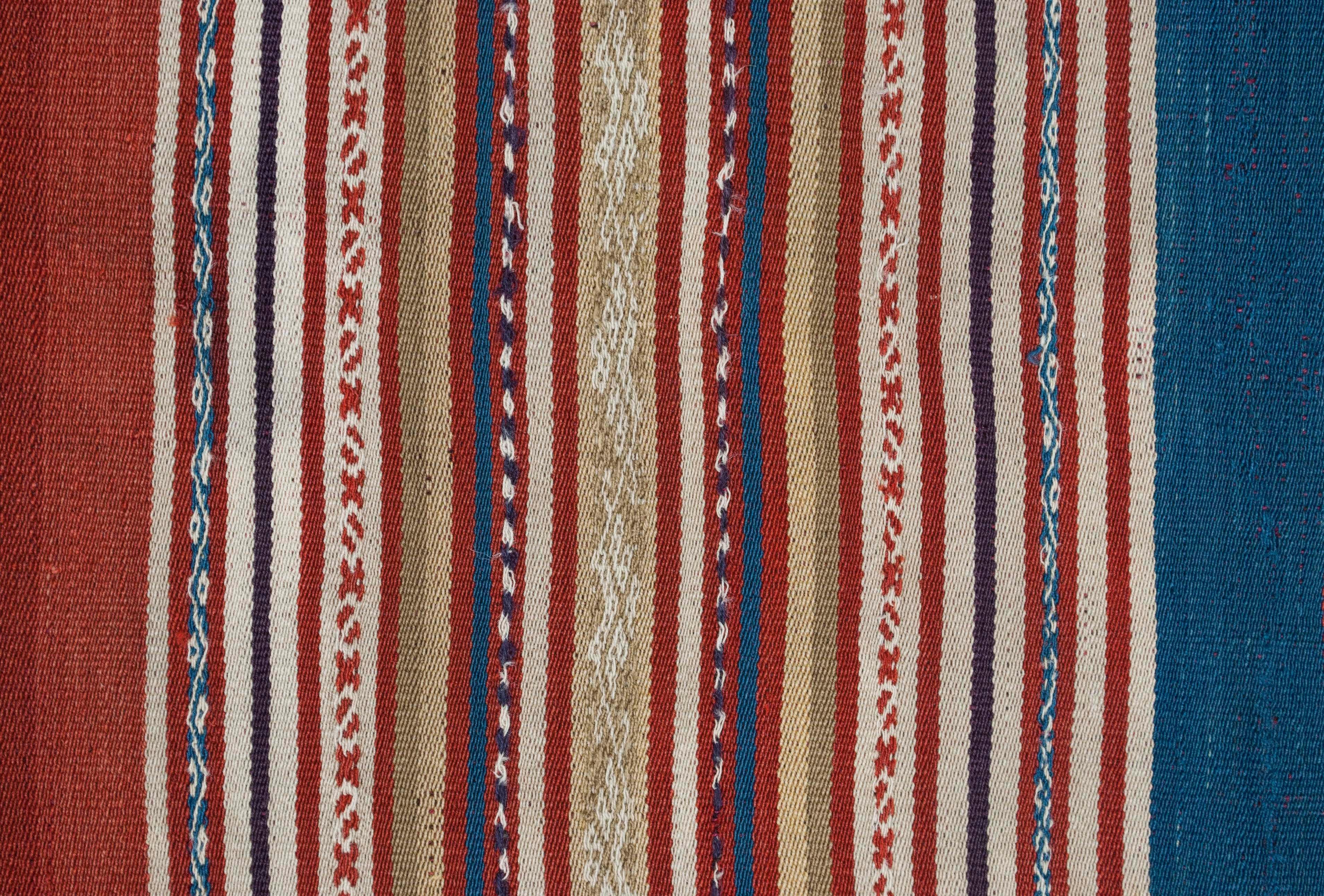 Tissé à la main Manteau de femme antique (Awayo), Bolivie en vente