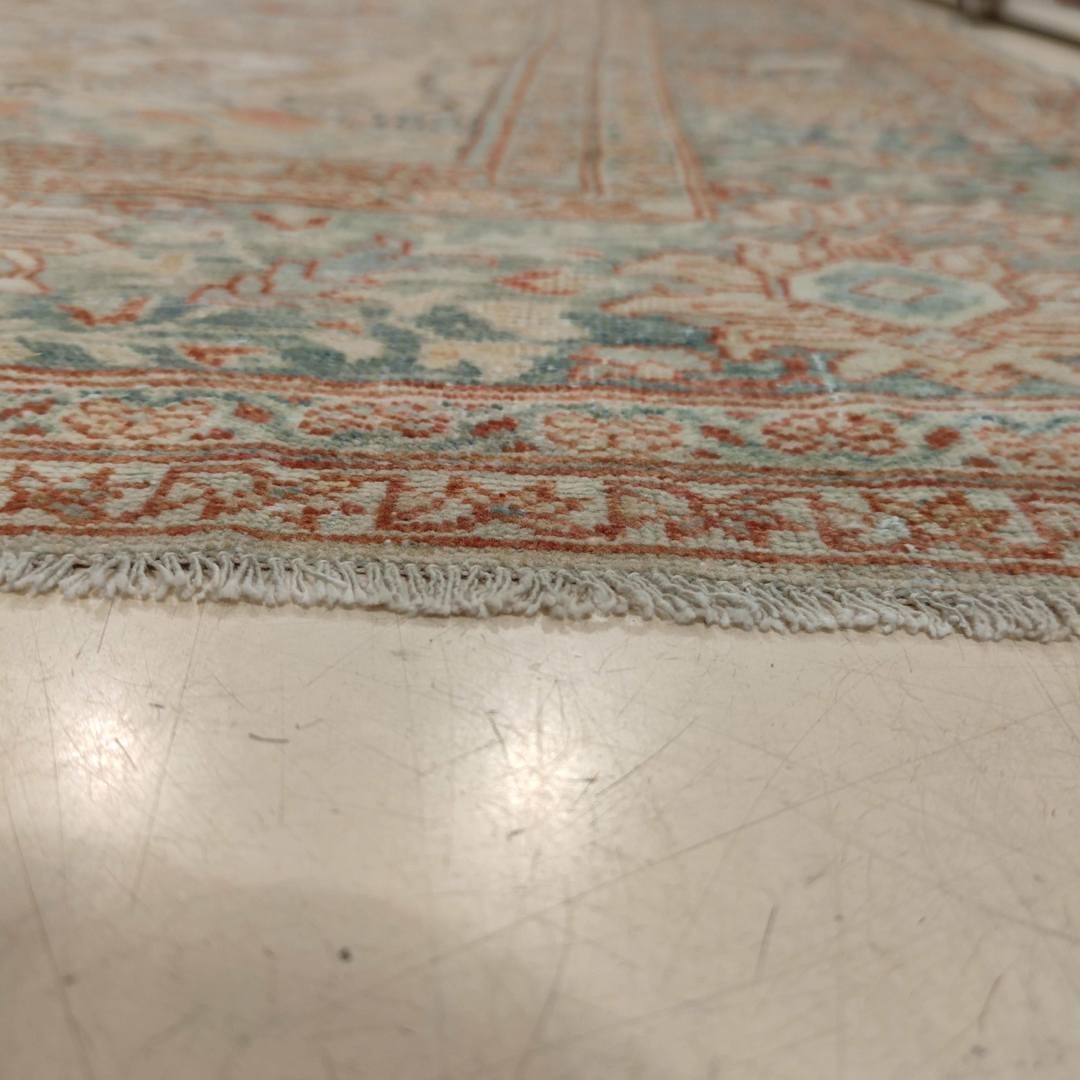 Fine Antique Ziegler Sultanabad Rug with Large Scale Scrolling Palmettes For Sale 2