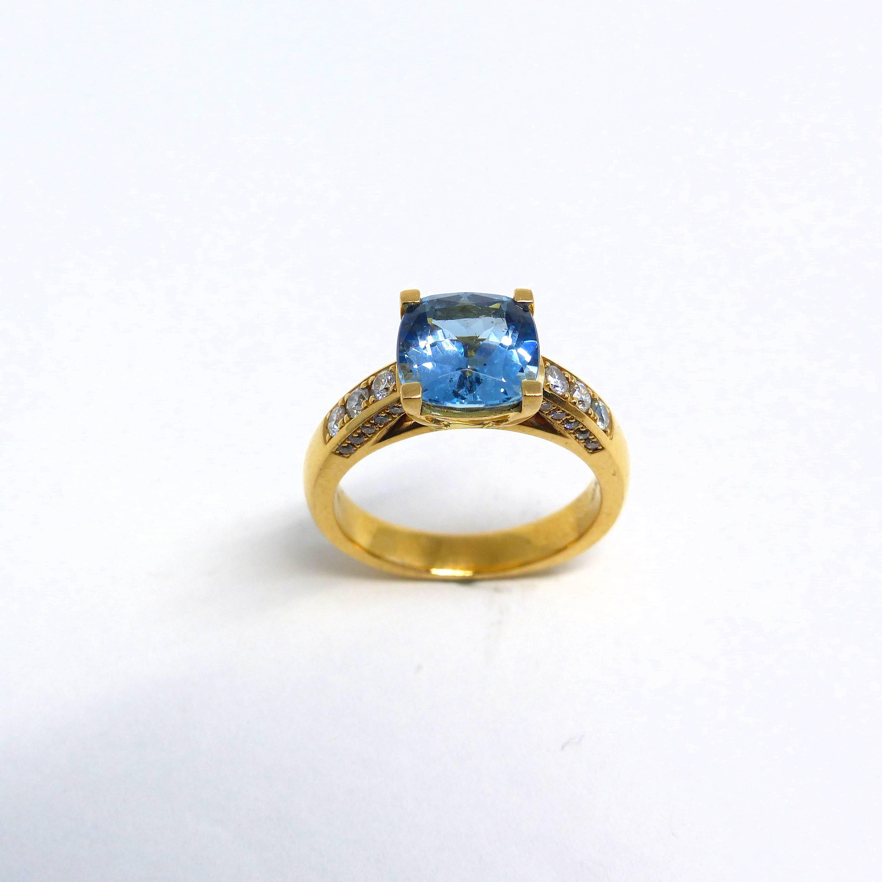 Ring in Rose Gold with 1 Aquamarine Cushion Shape and Diamonds. In New Condition For Sale In Idar-Oberstein, DE