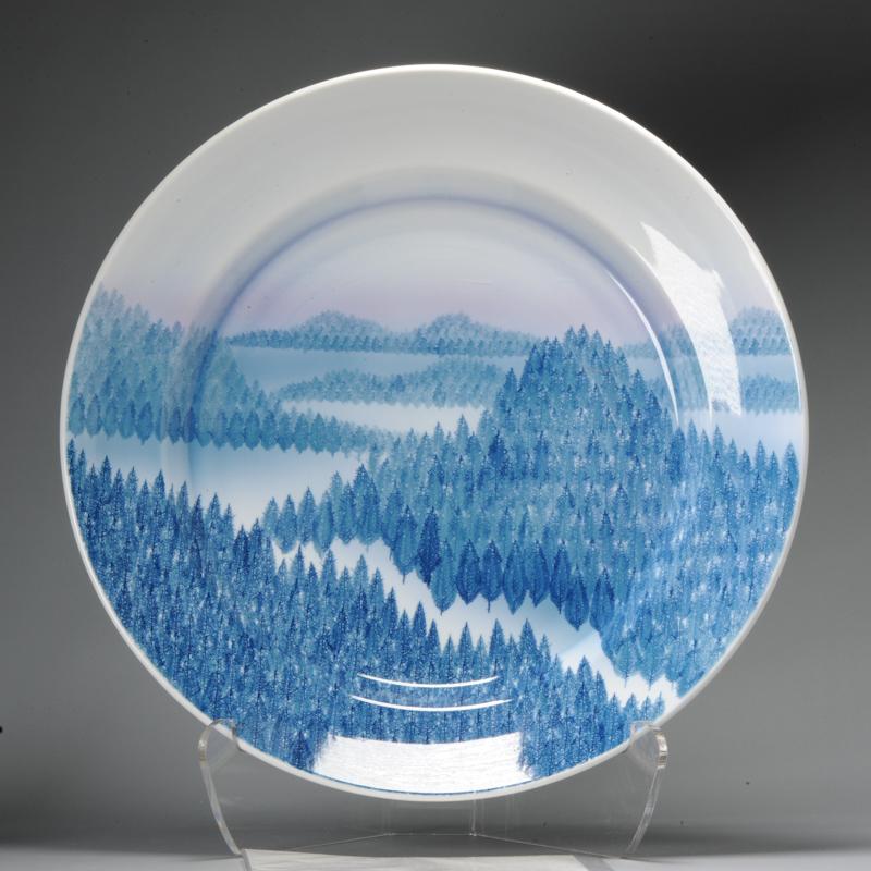 Lovely and rare piece.

A superb blue and white porcelain Dish bowl, with a leaf pattern. Made by Fuji Shumei

Fujii Mr. Aki Fujii's specialty is the technique of drawing a mountain by simulating the veins of a leaf, called the “leaf technique”,
