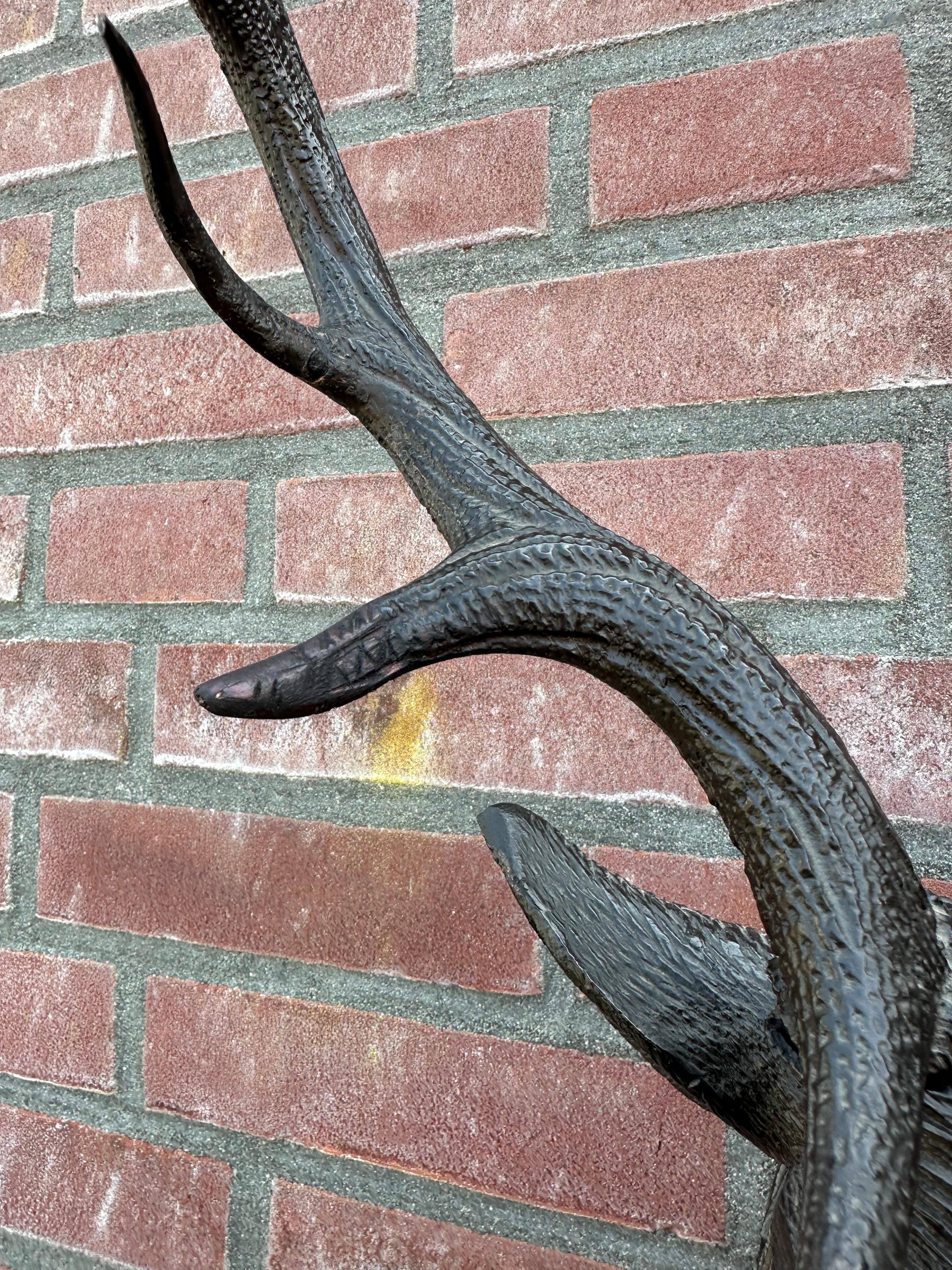 Escultura de pared de madera antigua tallada a mano con forma de trofeo de ciervo de la Selva Negra en venta 5