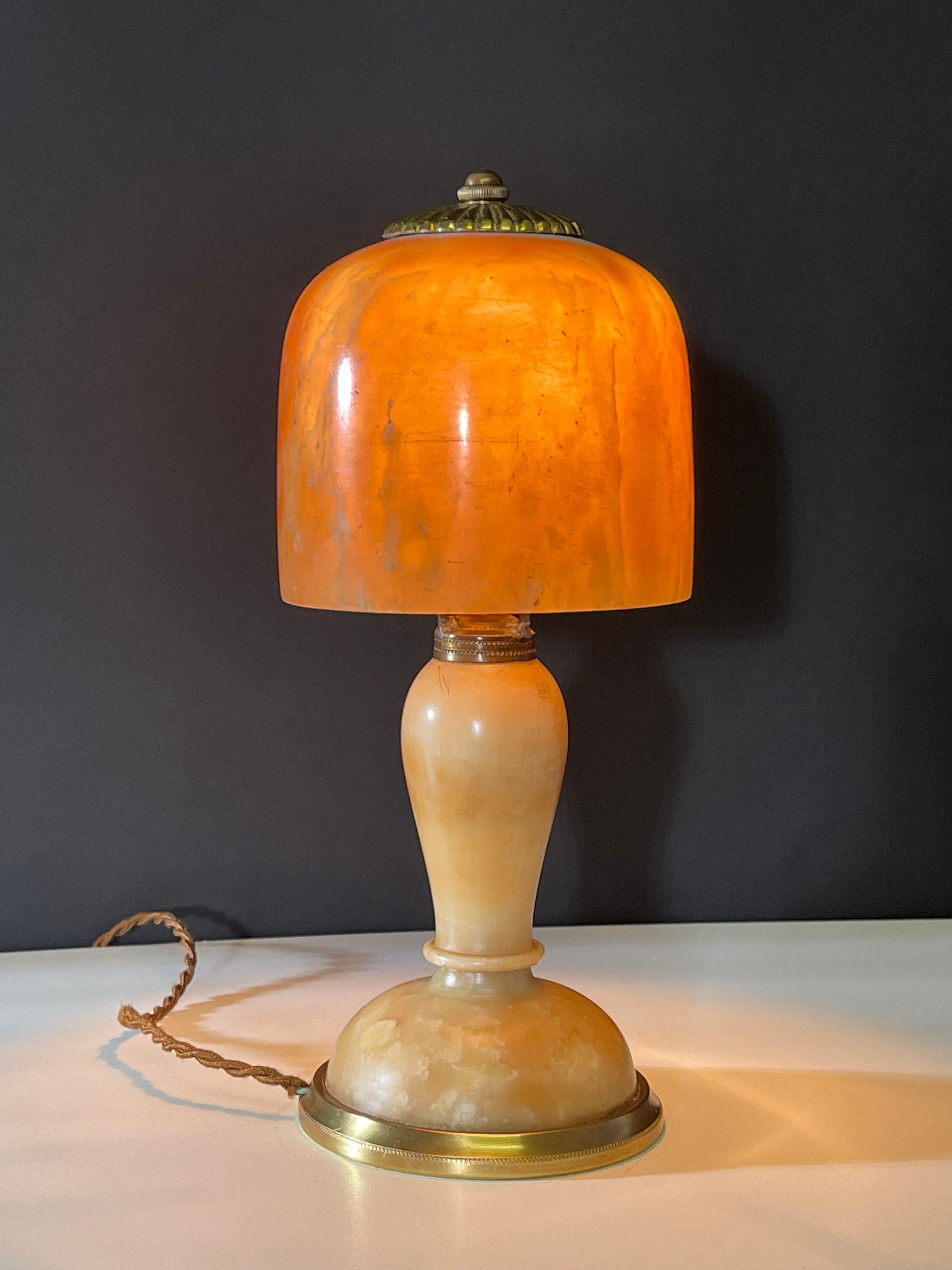 French  Art Deco Alabaster and Brass Table Lamp, circa 1930s For Sale 6