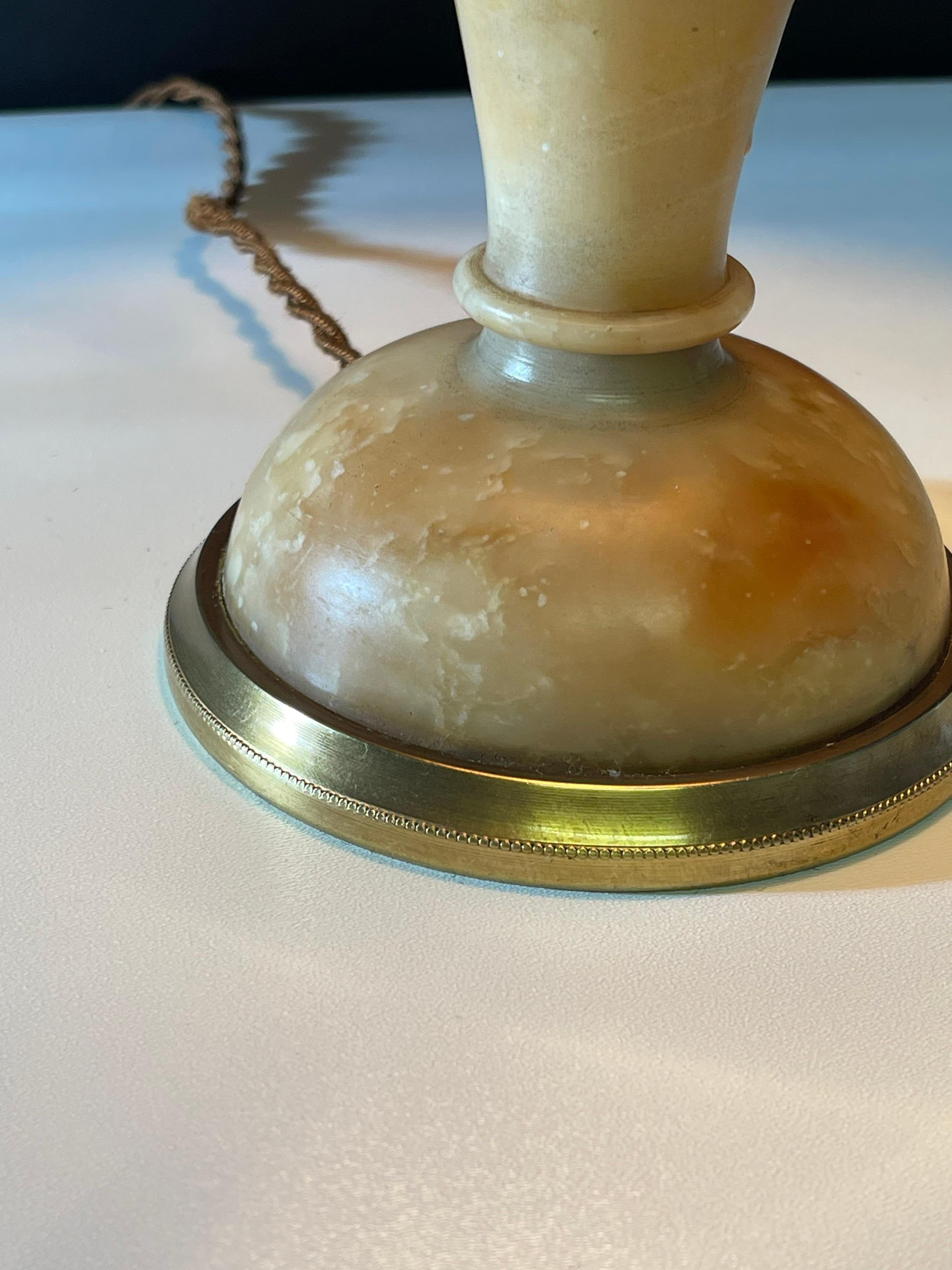 French  Art Deco Alabaster and Brass Table Lamp, circa 1930s For Sale 7