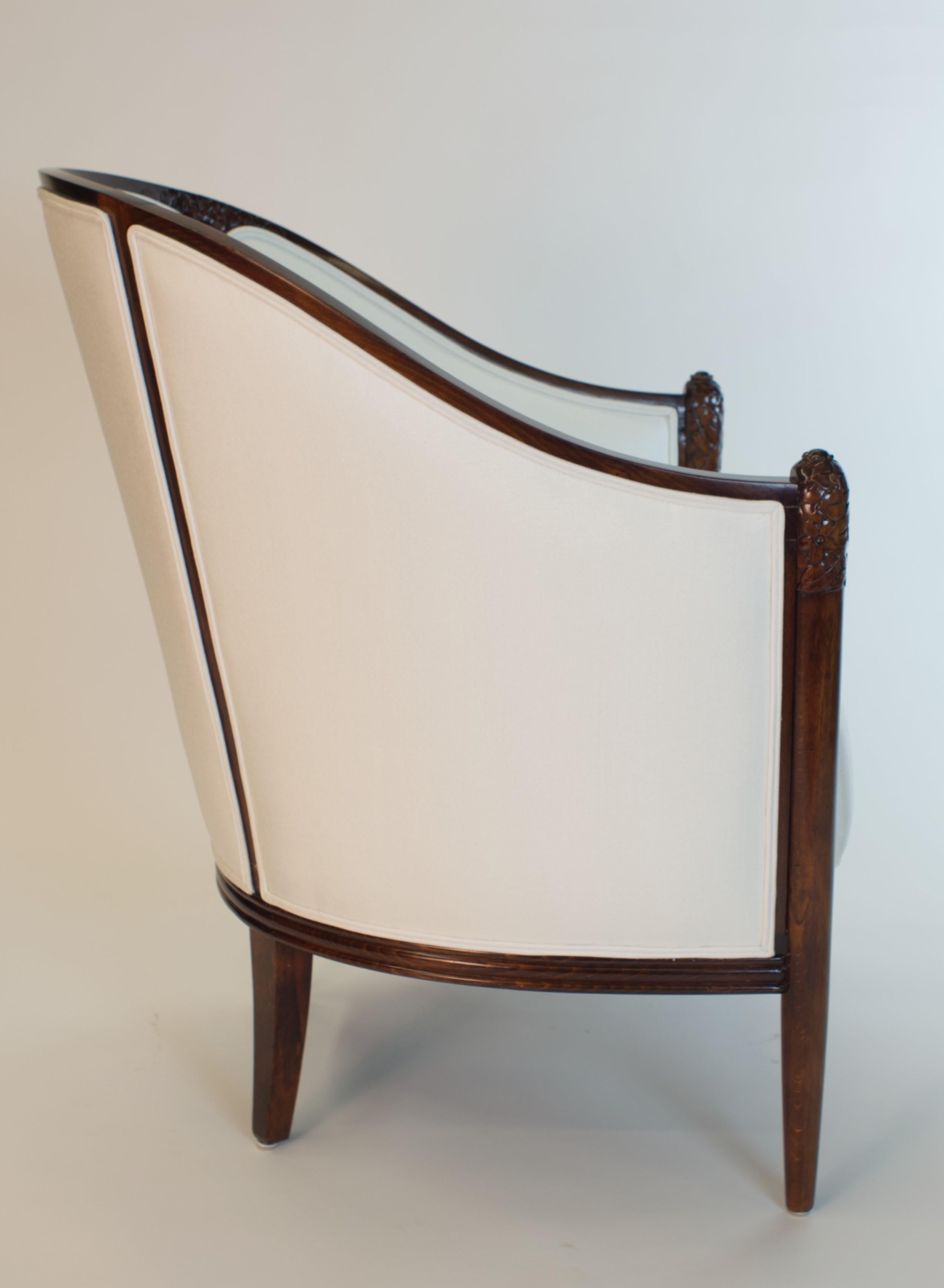 Schöner originaler Art Deco Bergère Sessel von A. Bicchierini (Geschnitzt) im Angebot