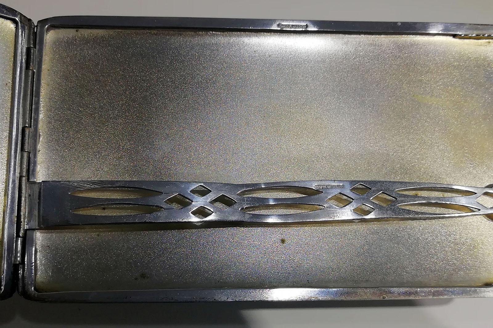 Fine Art Deco Black Lacquered Silver and Eggshell Cigarette Case, circa 1930 1