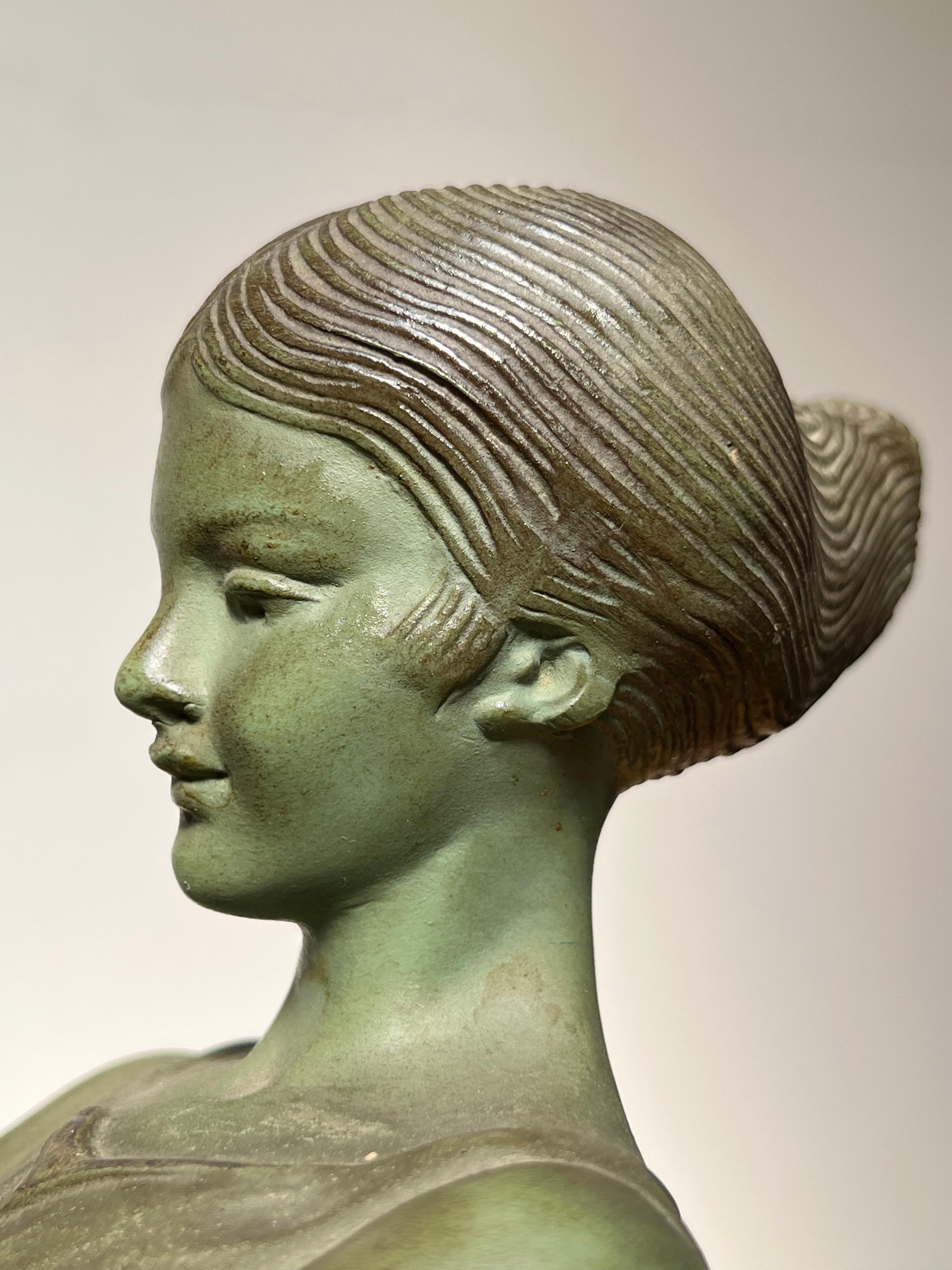 Onyx Statue en bronze Art déco d'une jeune fille avec des lévriers par le sculpteur français Geo Maxim