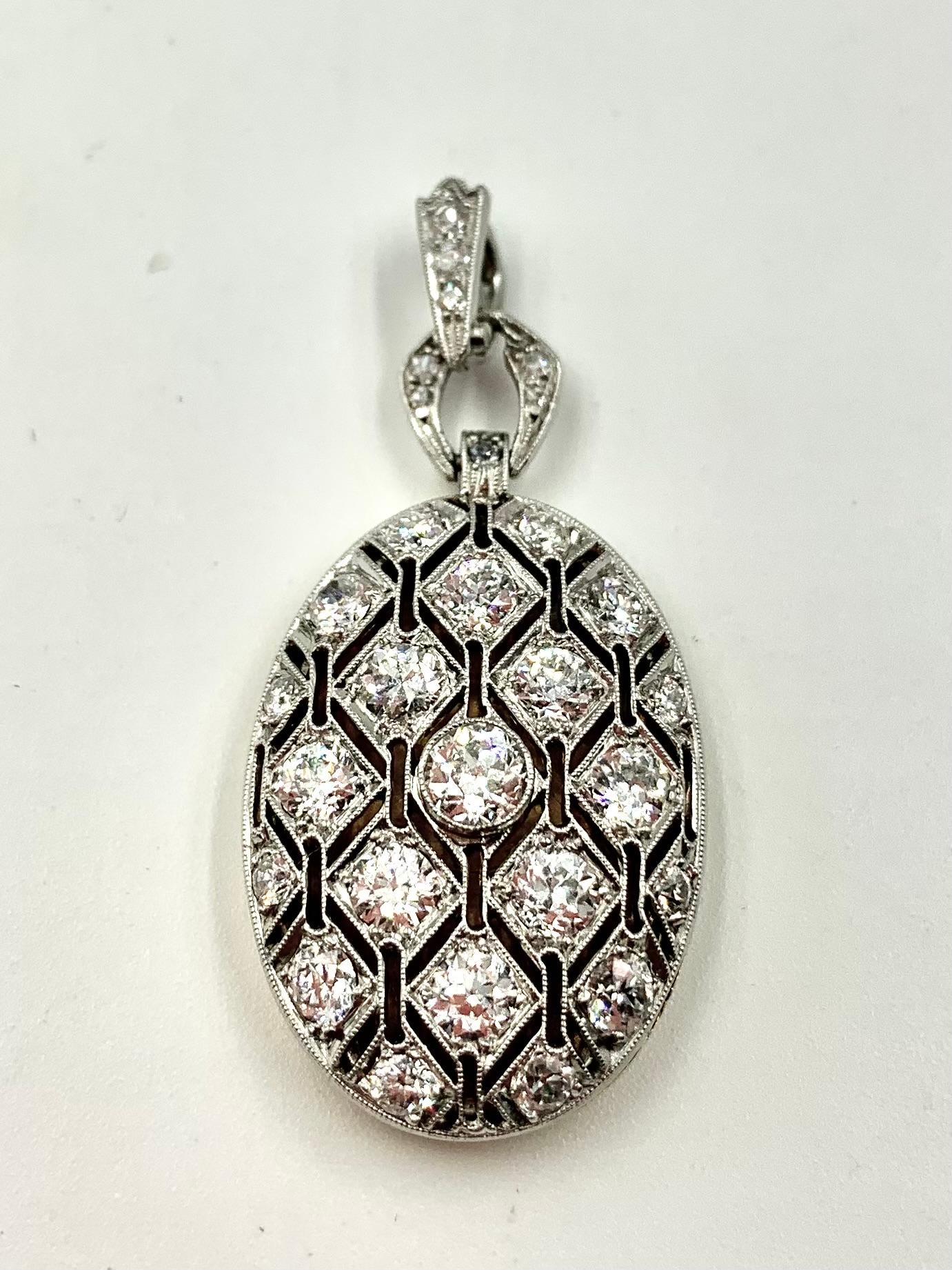 Ciondolo ovale reticolato in oro giallo 18 carati con diamante in platino di fine Art Deco in vendita 11