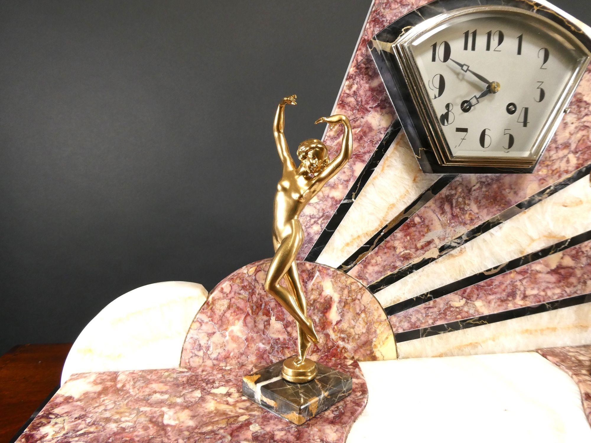 Français Horloge de cheminée en marbre Fine Art Deco en vente