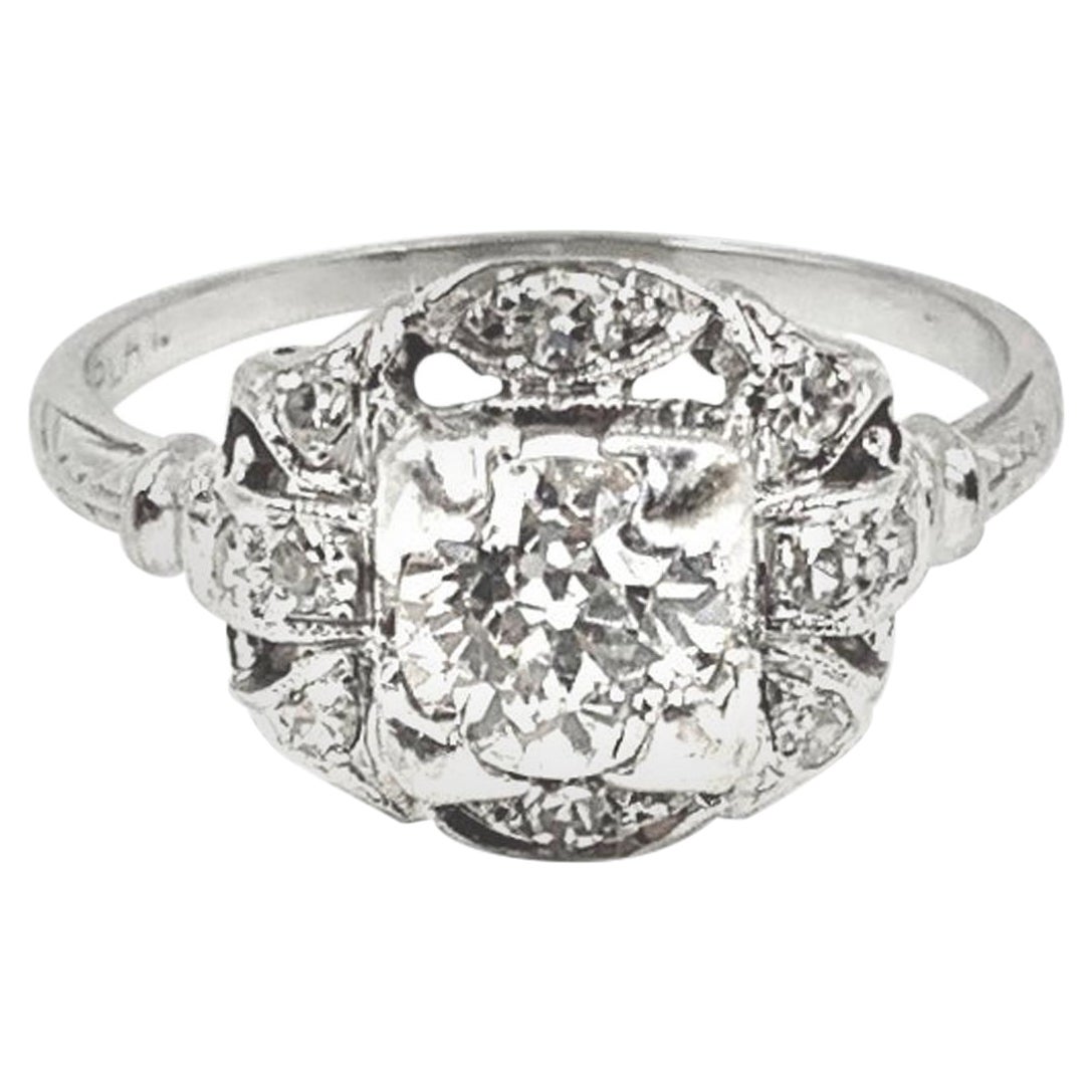 Anillo de platino con un diamante de 0,95 quilates de la época Art Decó en venta
