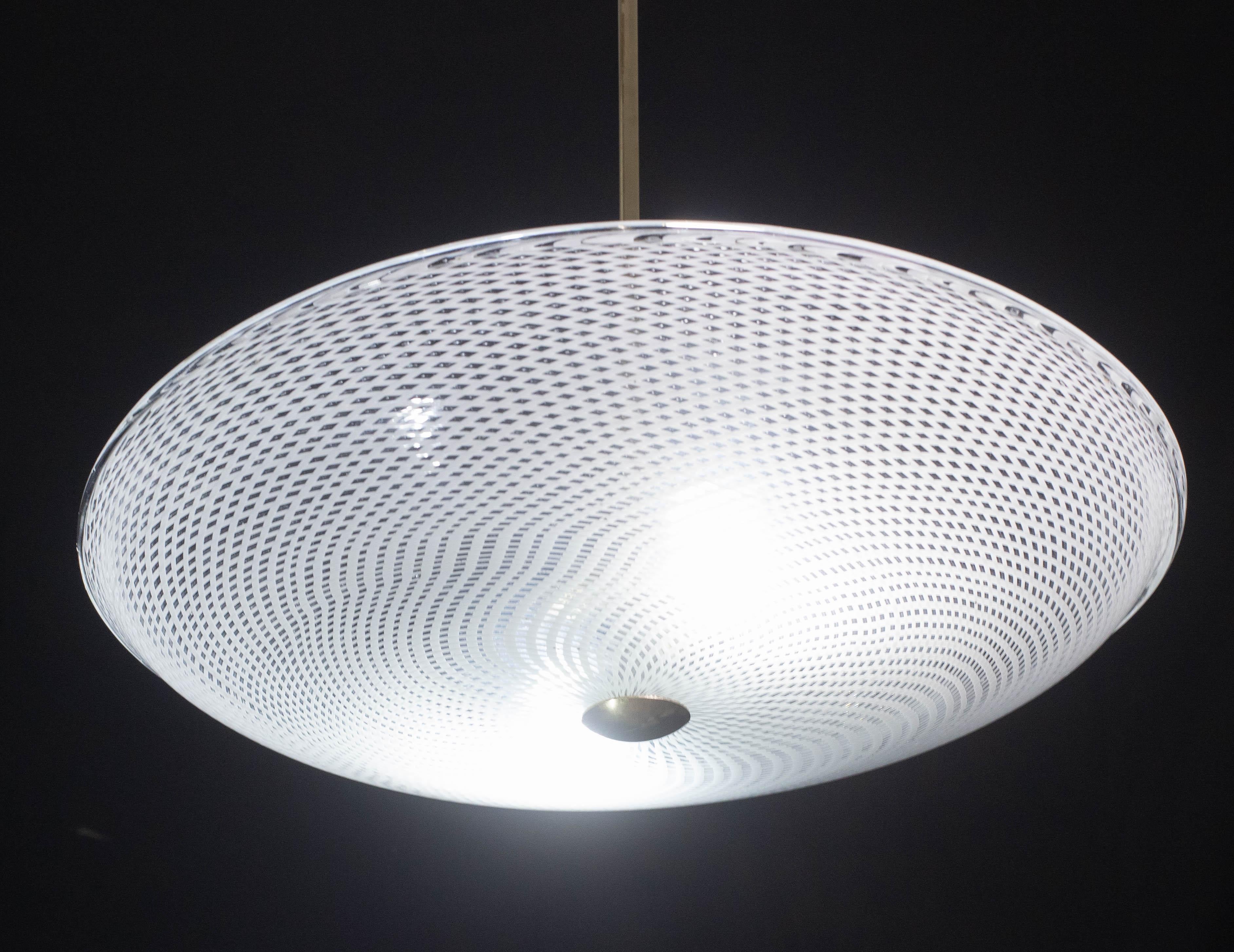 Vetro di Murano Lampadario a disco in vetro di Murano Reticello Art Deco di Venini degli anni '40 in vendita