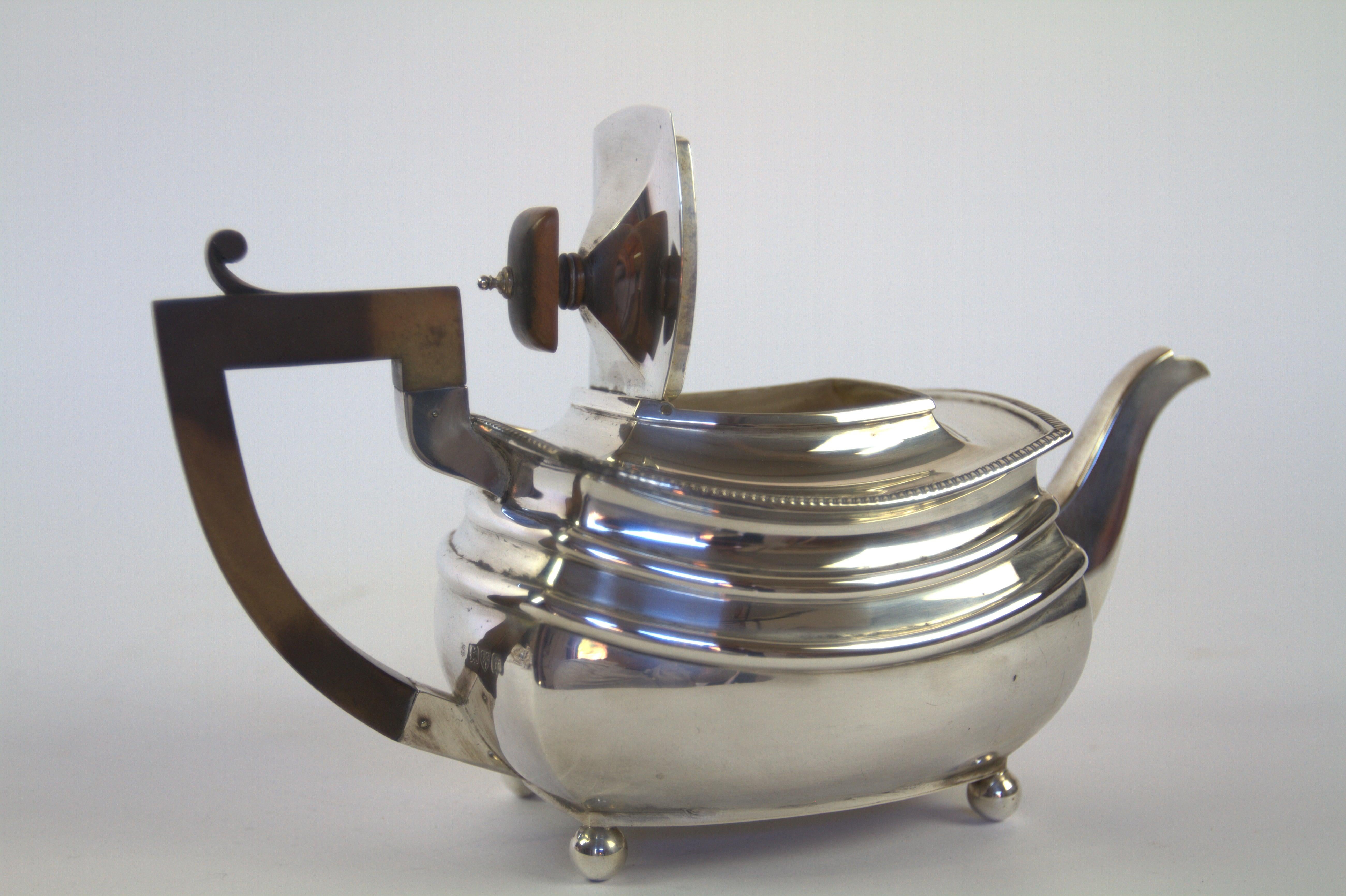 Raffinato set da tè e caffè in argento Art Deco 4pc Chester 1931 in vendita 3