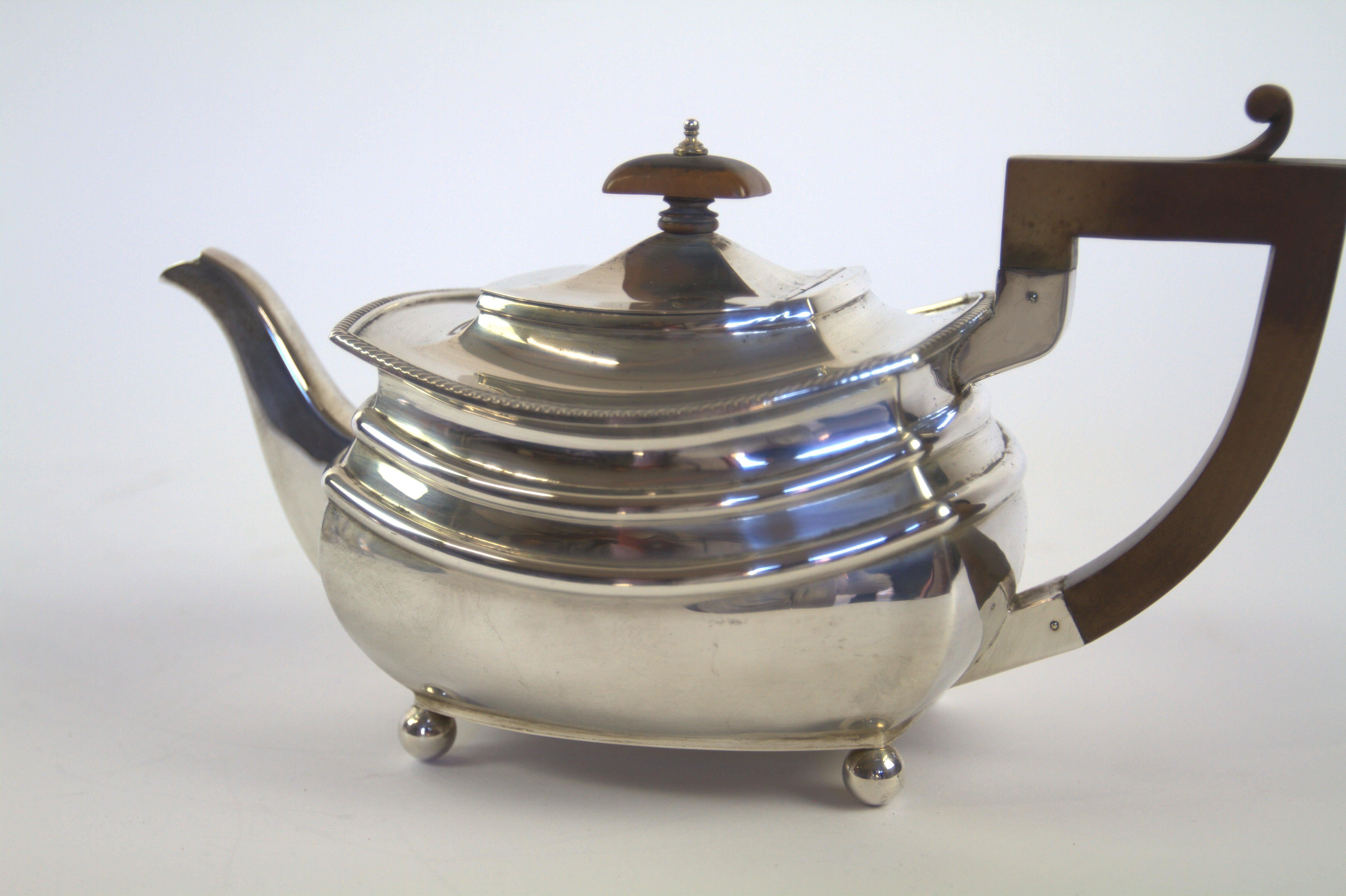 Raffinato set da tè e caffè in argento Art Deco 4pc Chester 1931 in vendita 5