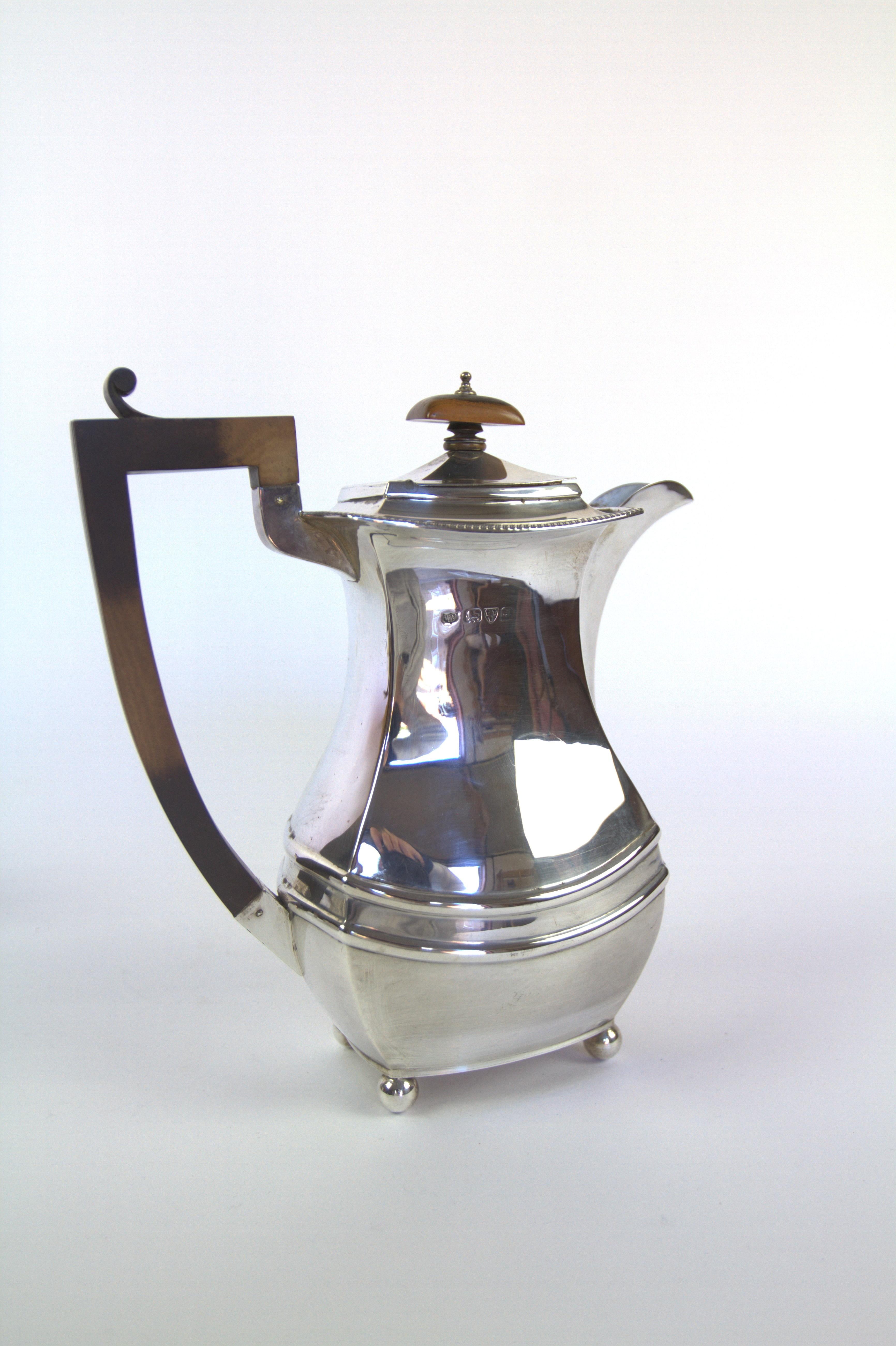 Art Déco Raffinato set da tè e caffè in argento Art Deco 4pc Chester 1931 in vendita