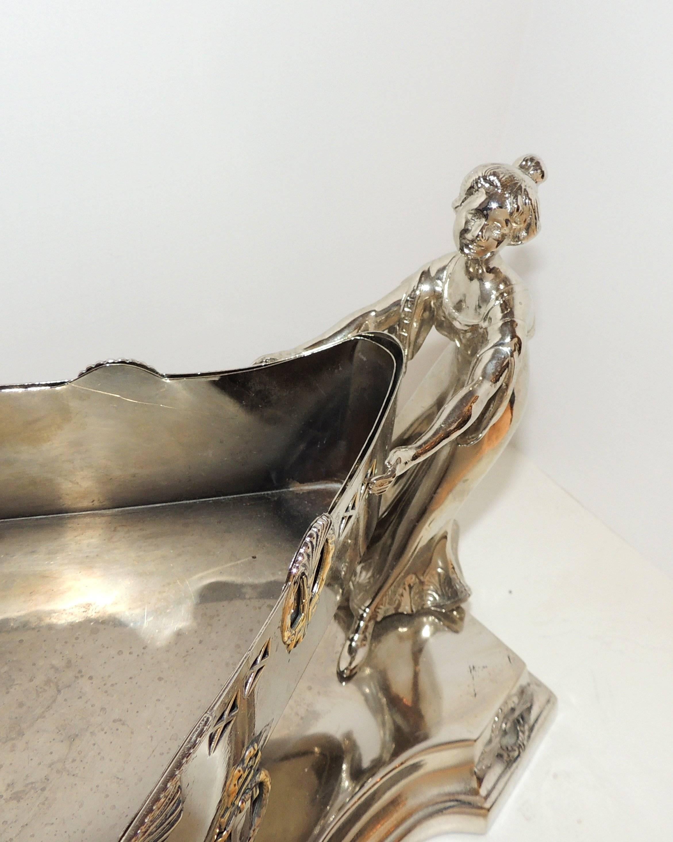 Art déco Insert de jardinière de centre de table figuratif pour femme en métal argenté Argentor WMF de style Art Déco en vente