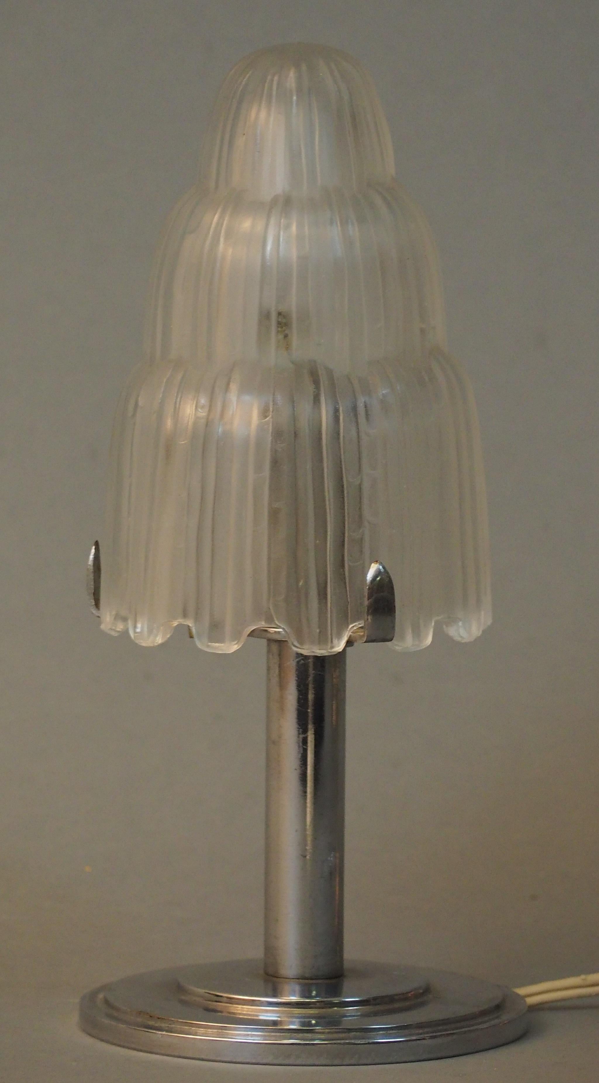A beautiful and lovely nickeled bronze and glass table lamp by Sabino, France, Paris, circa 1930s.
The amp is signed on the bottom and on the glass shade with 