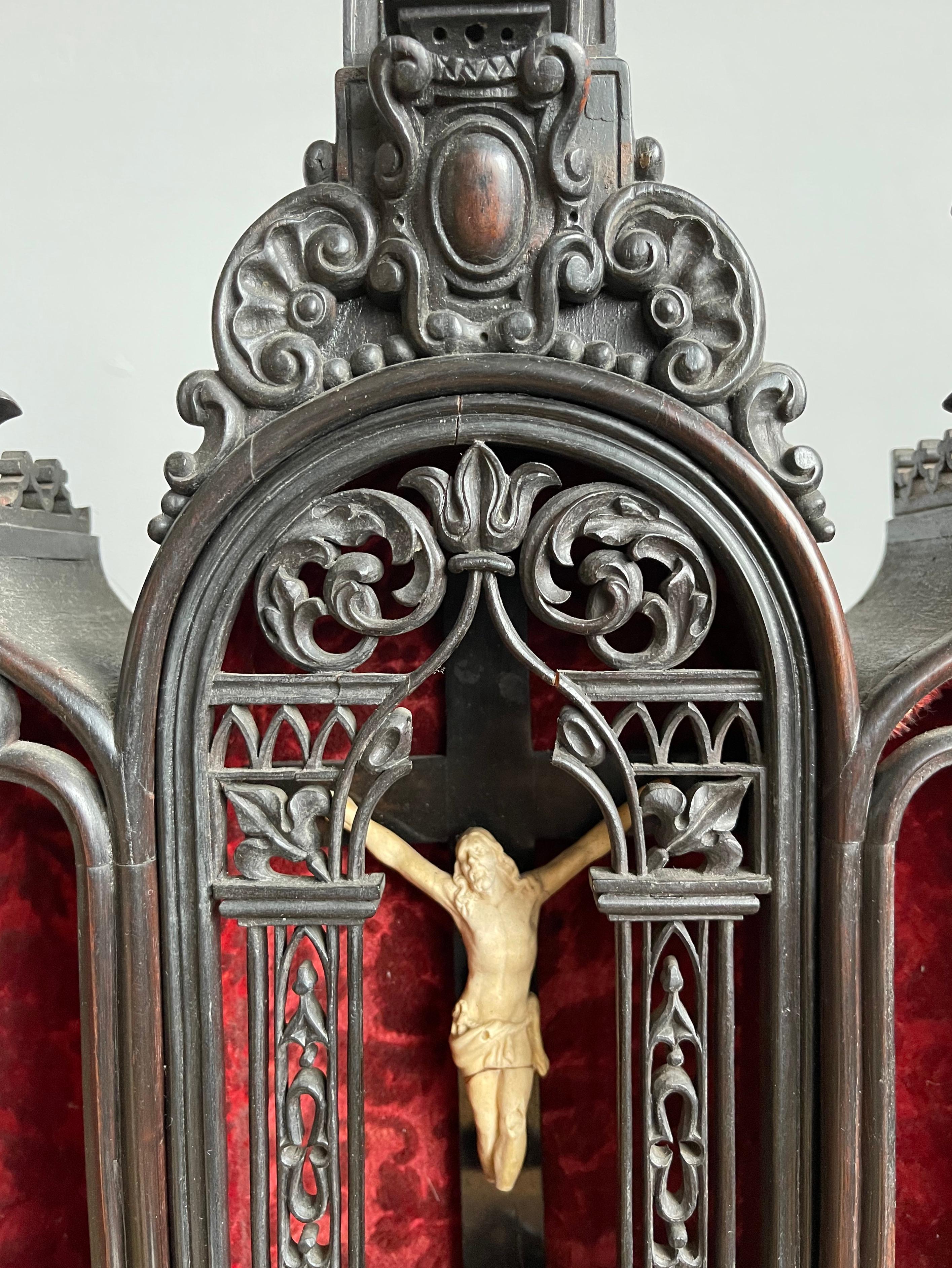 Fine Art Gothic Revival Hand Carved Miniature Chapel Stand Home Altar & Crucifix 8