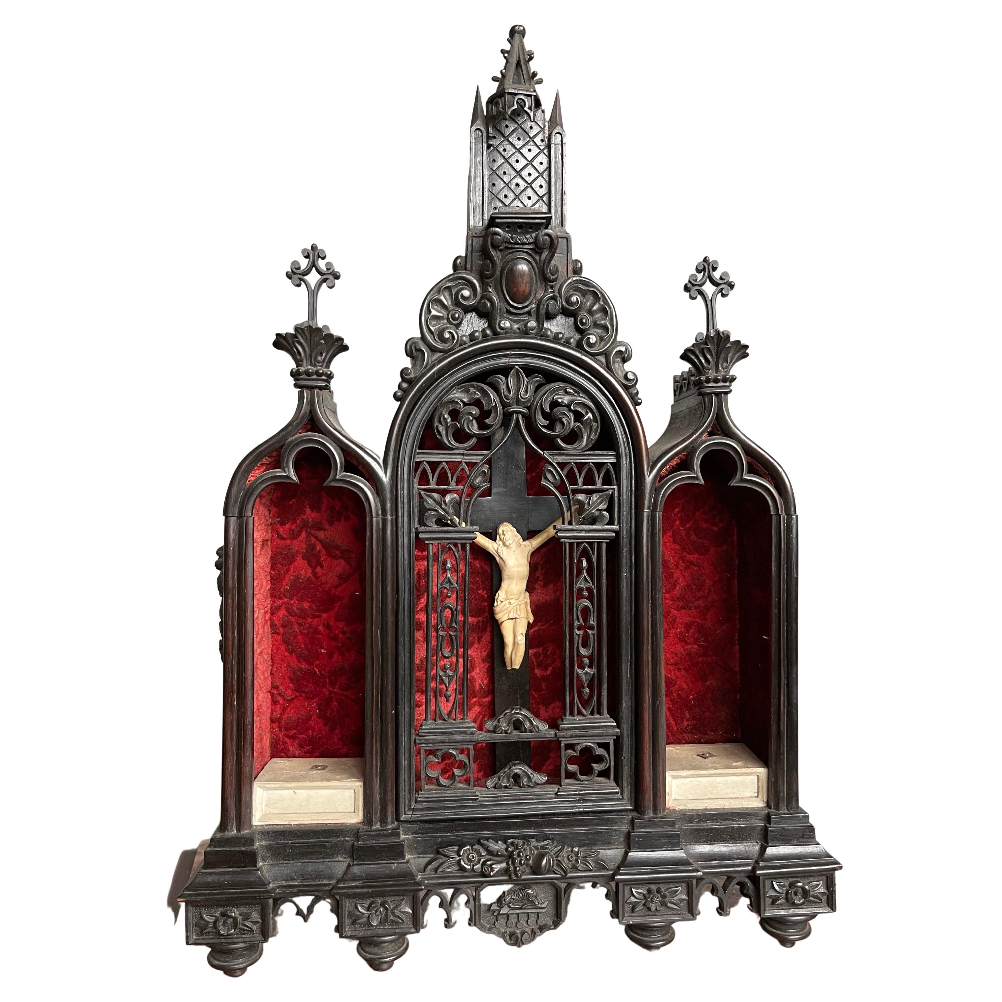 Fine Art Gothic Revival Hand Carved Miniature Chapel Stand Home Altar & Crucifix