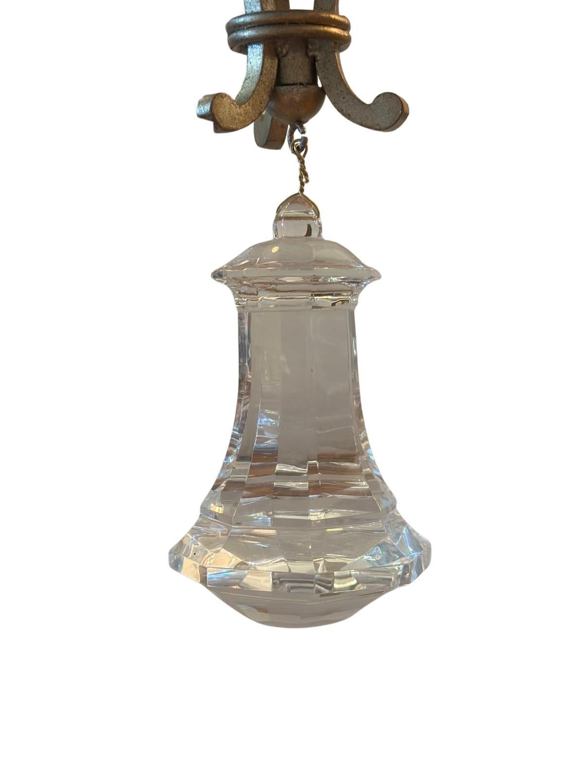 Chandelier de Pan de Oro Suave con Tulipas de Cristal Facetado Channel-Set en Excelente estado para la venta en Brooklyn, NY