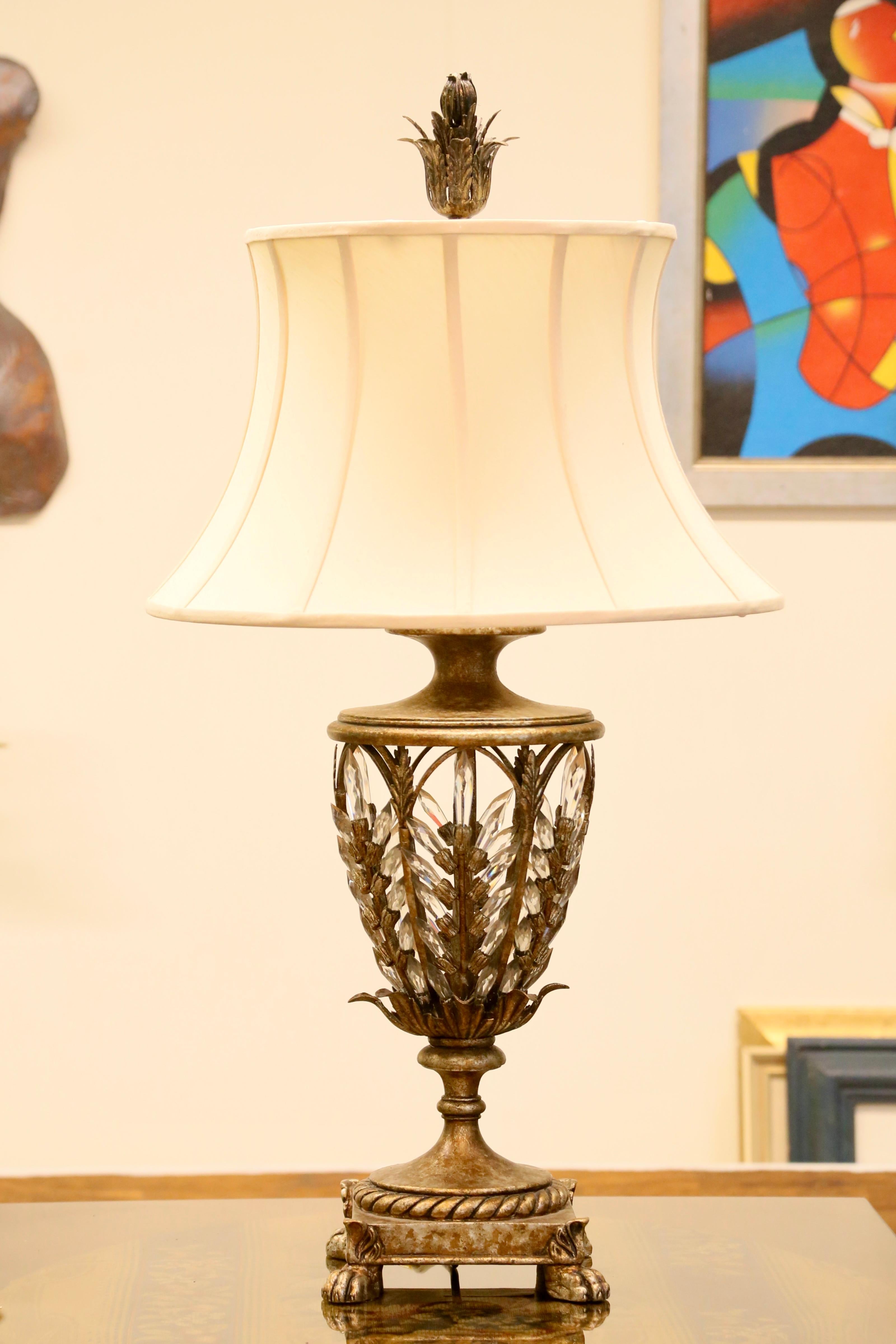 Americano Lampada da tavolo A. Winter Palace in argento anticato di Fine Art Handcrafted Lighting in vendita