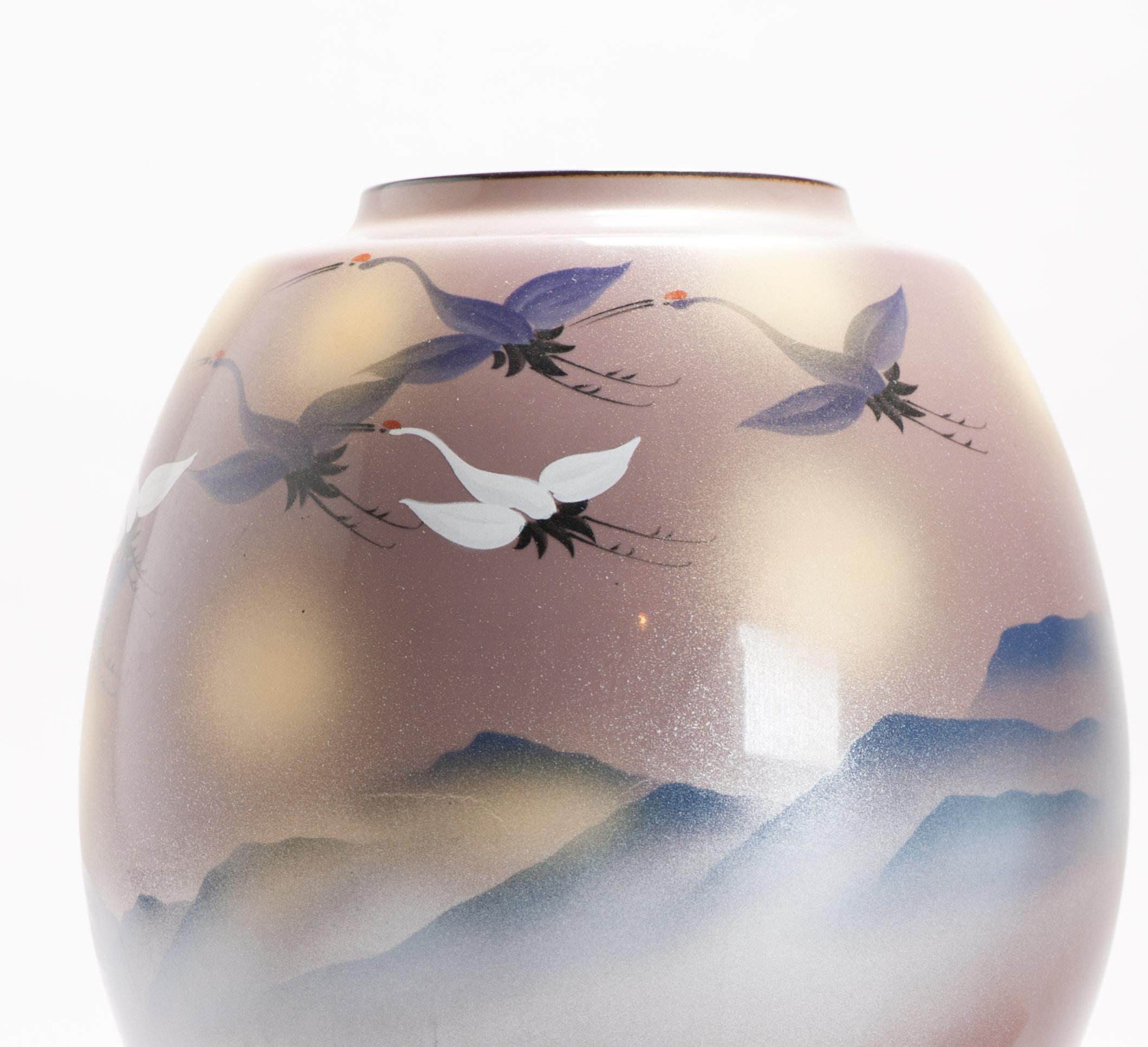 Fine Art Japanese Kutani Crane Vase Arita by Artist  In Excellent Condition For Sale In Amsterdam, Noord Holland