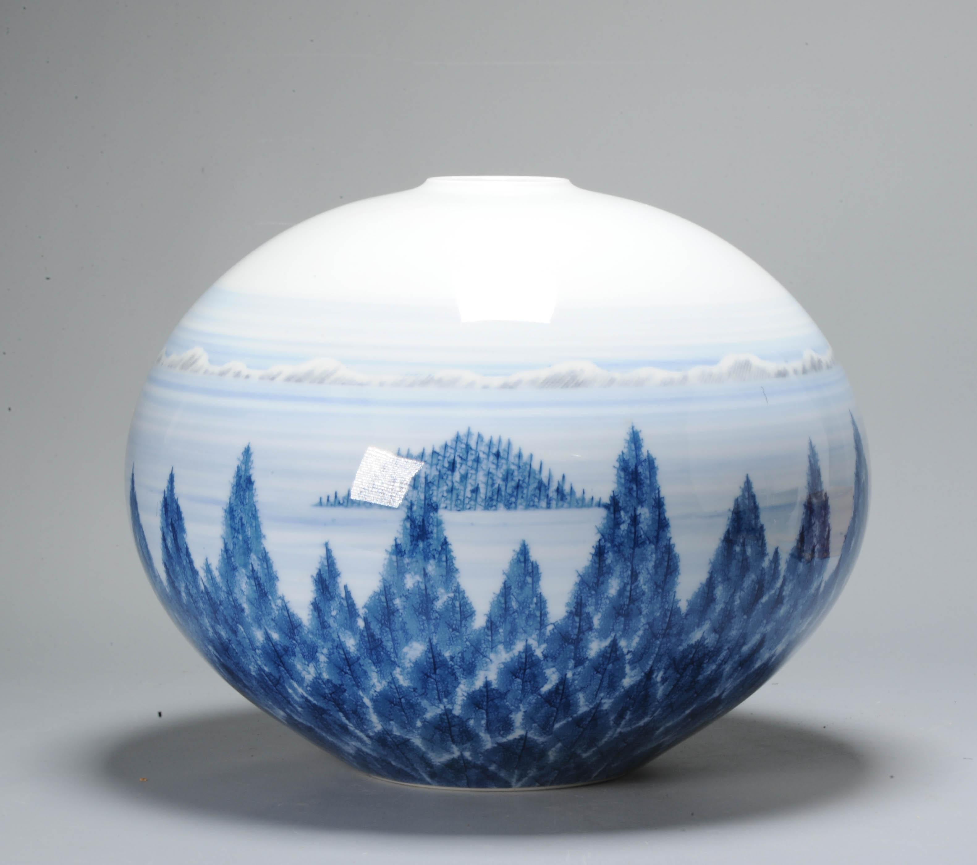 Lovely and rare piece with matching storage box.

A superb blue and white porcelain vase, with a landscape. Made by Fuji Shumei

Fujii Mr. Aki Fujii's specialty is the technique of drawing a mountain by simulating the veins of a leaf, called the