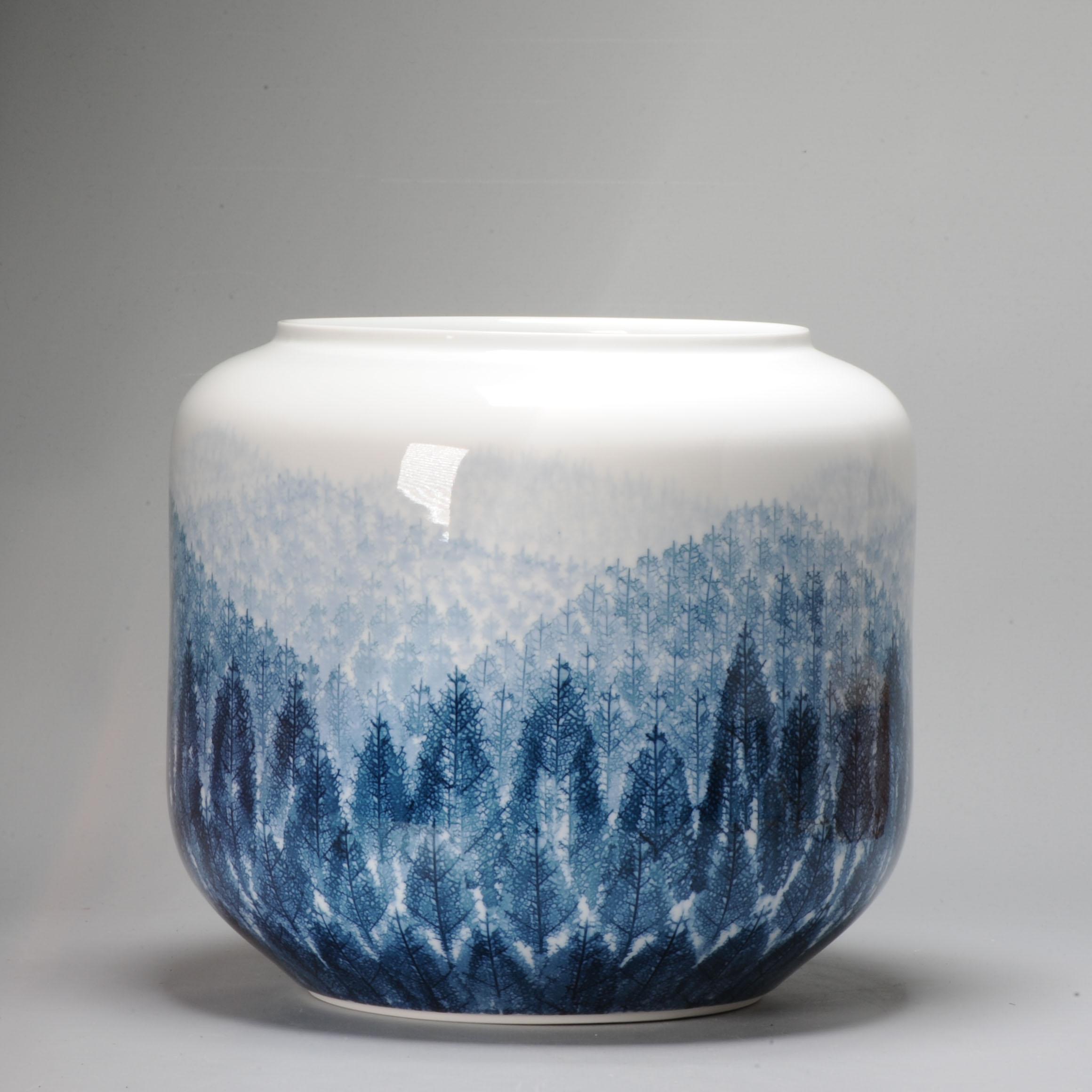 Fine Art Japanese Vase Arita, Artist Fujii Shumei Winter Landscape Born, 1936 In Good Condition For Sale In Amsterdam, Noord Holland
