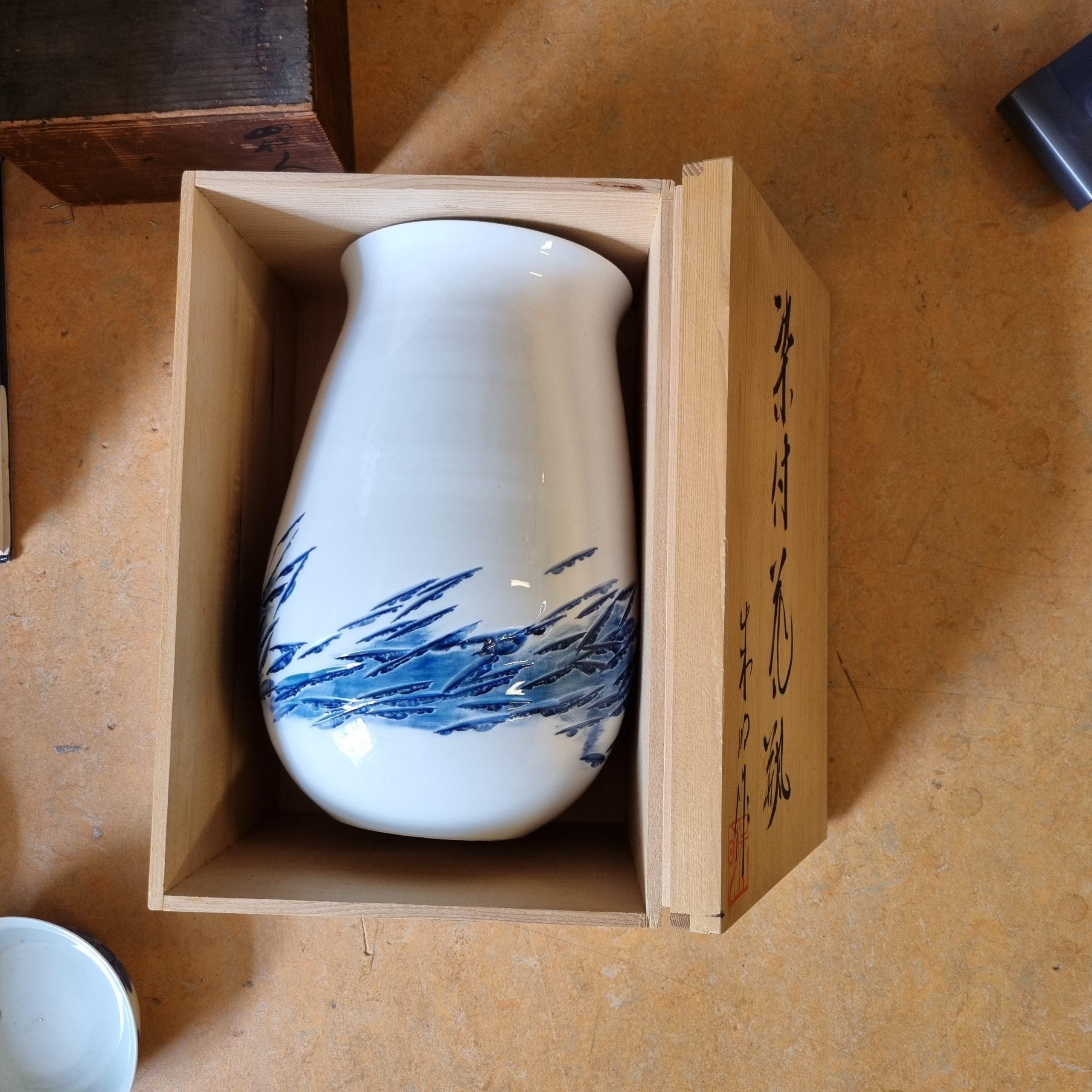 20th Century Fine Art Japanese Vase Arita by Fujii Shumei Ice and Snow For Sale