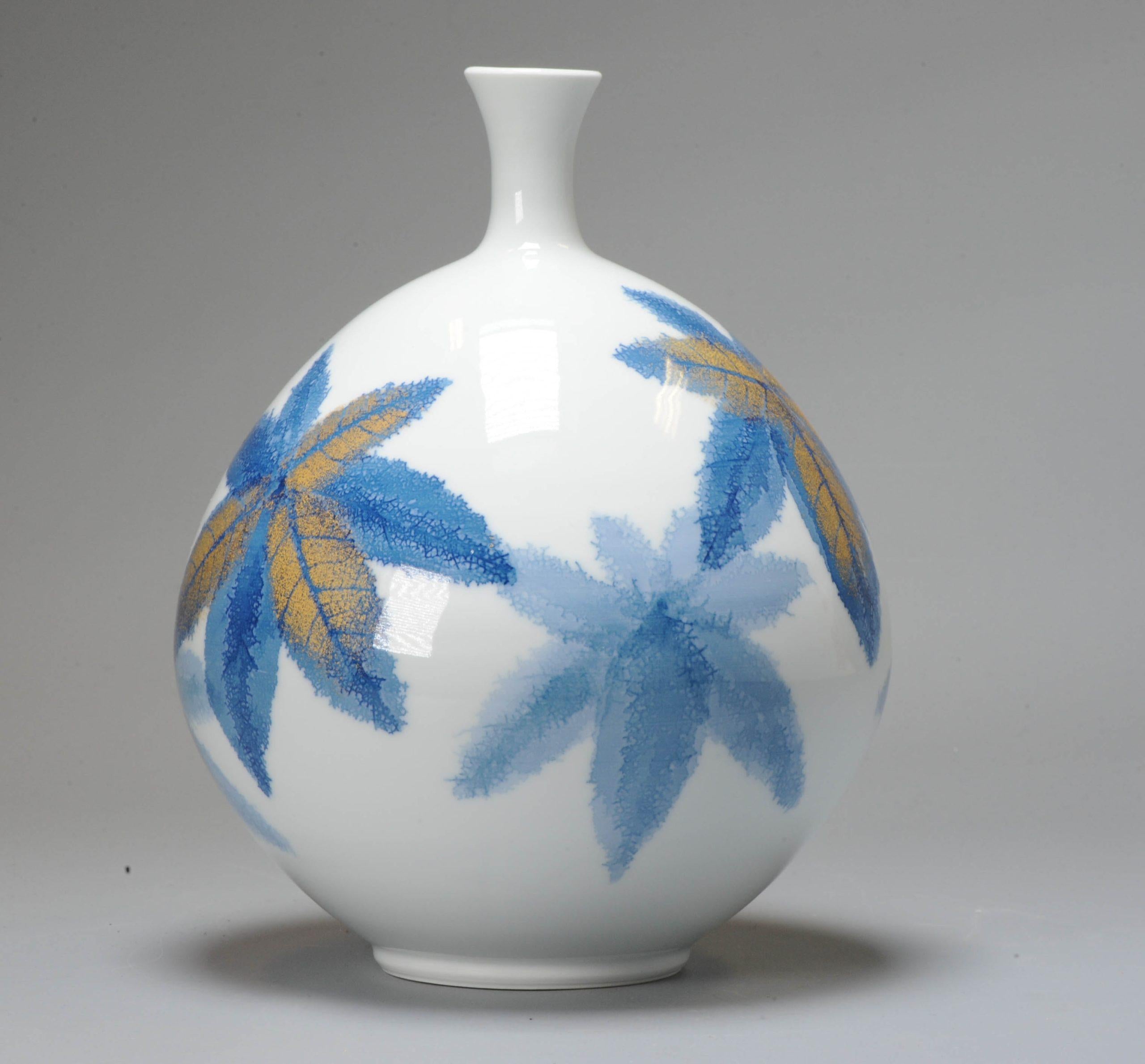 Lovely and rare piece

A superb blue and white porcelain vase. It has a leaf pattern on both front and back. Signed Shumei to base.

Fujii Mr. Aki Fujii's specialty is the technique of drawing a mountain by simulating the veins of a leaf, called the