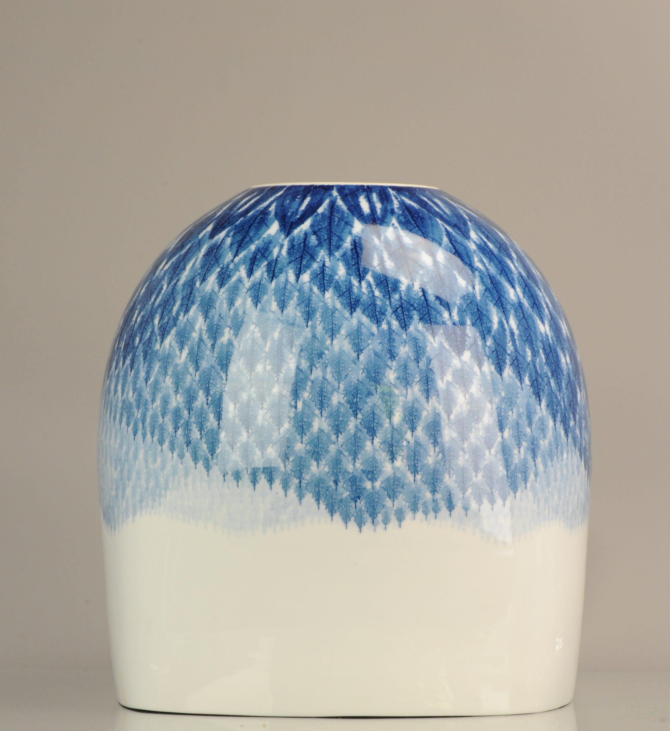 Fine Art Japanese Winter Landscape Vase Arita by Artist Fujii Shumei In Excellent Condition For Sale In Amsterdam, Noord Holland