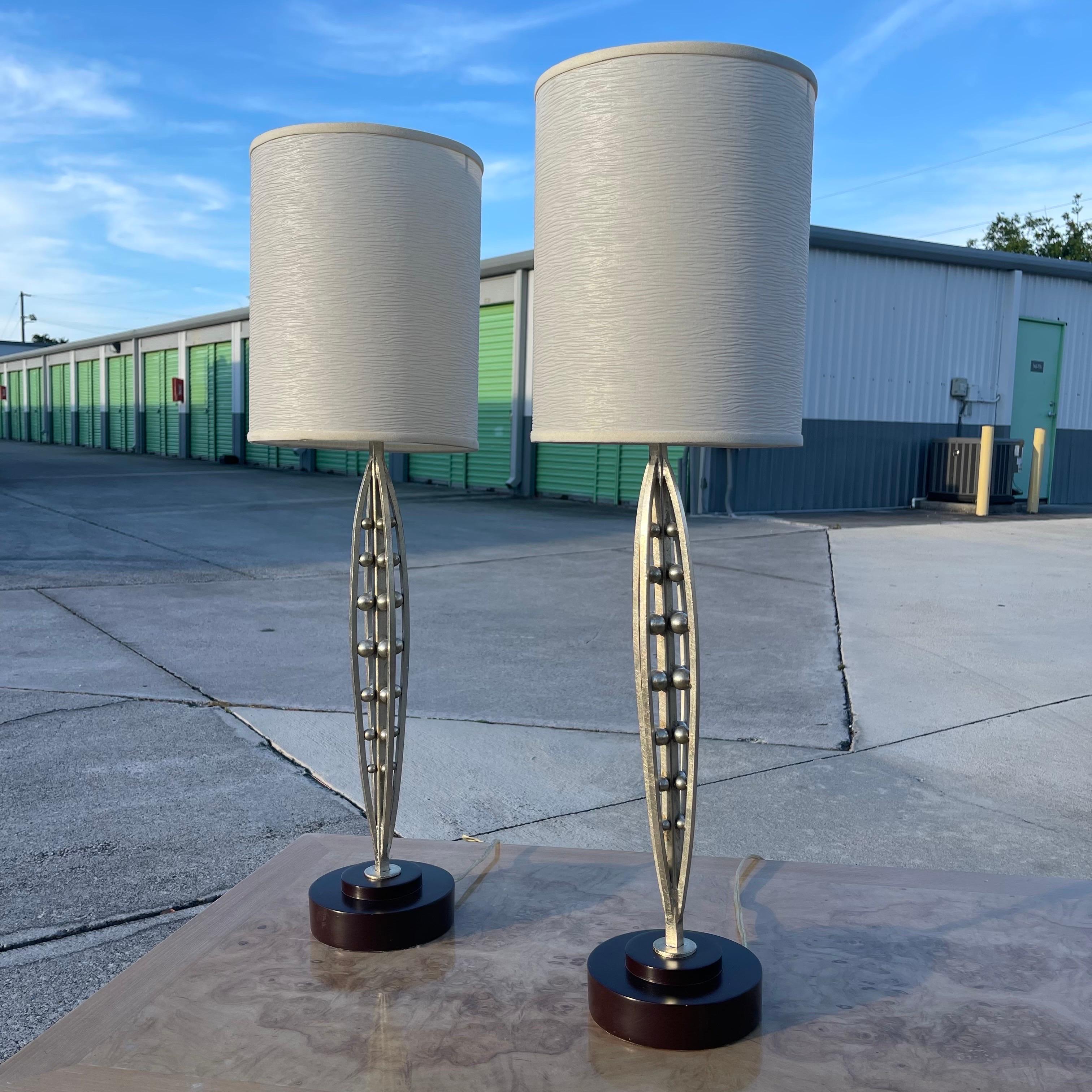 Fine Art Lamps Miami y2k Futurism Silver Leaf Gilt Ball Table Lamps, a Pair In Good Condition For Sale In Jensen Beach, FL