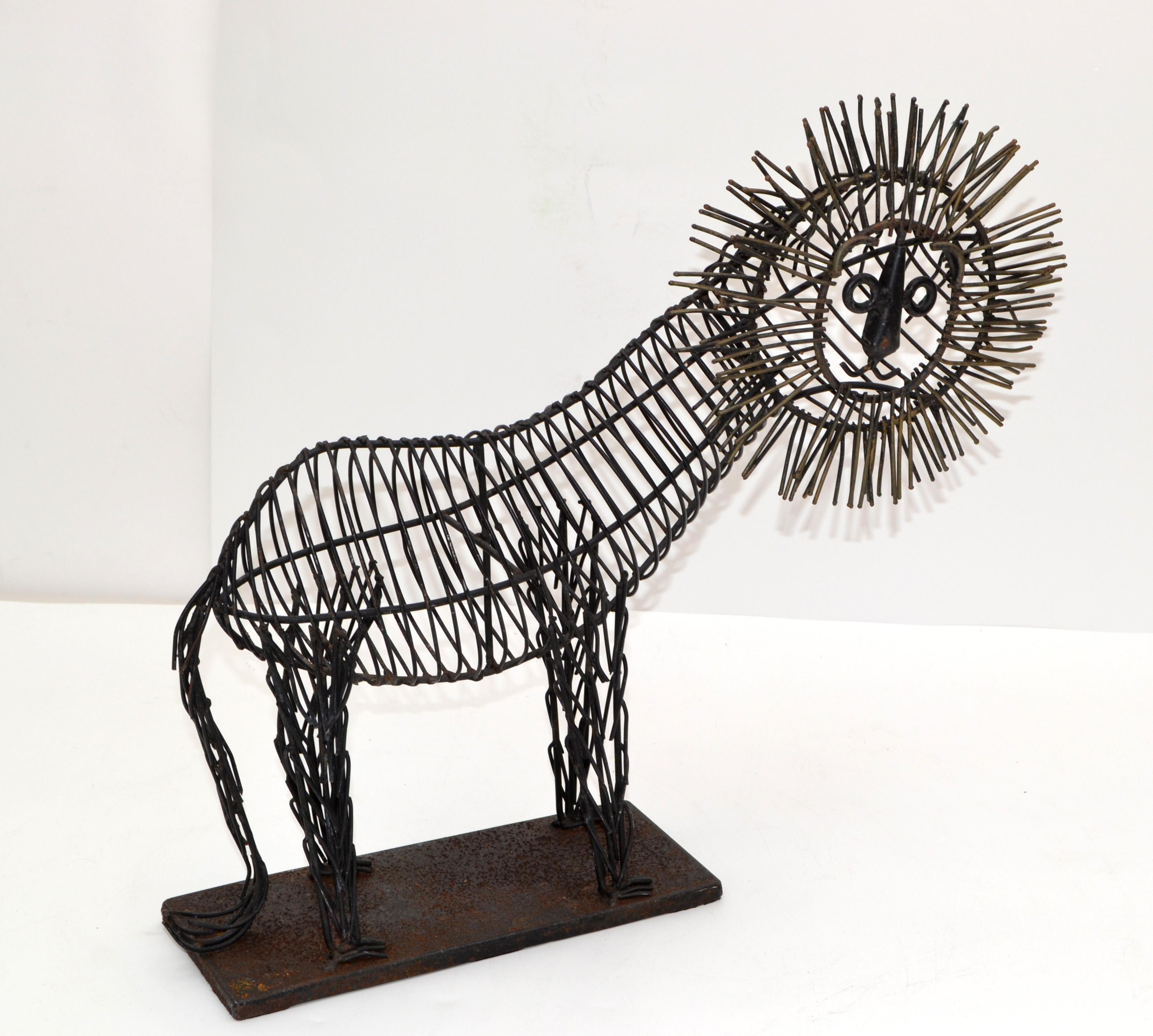 Black Mid-Century Modern wire metal lion sculpture, Fine Art, animal sculpture.
The lion is mounted on a metal base.
Felt cover underneath.
  