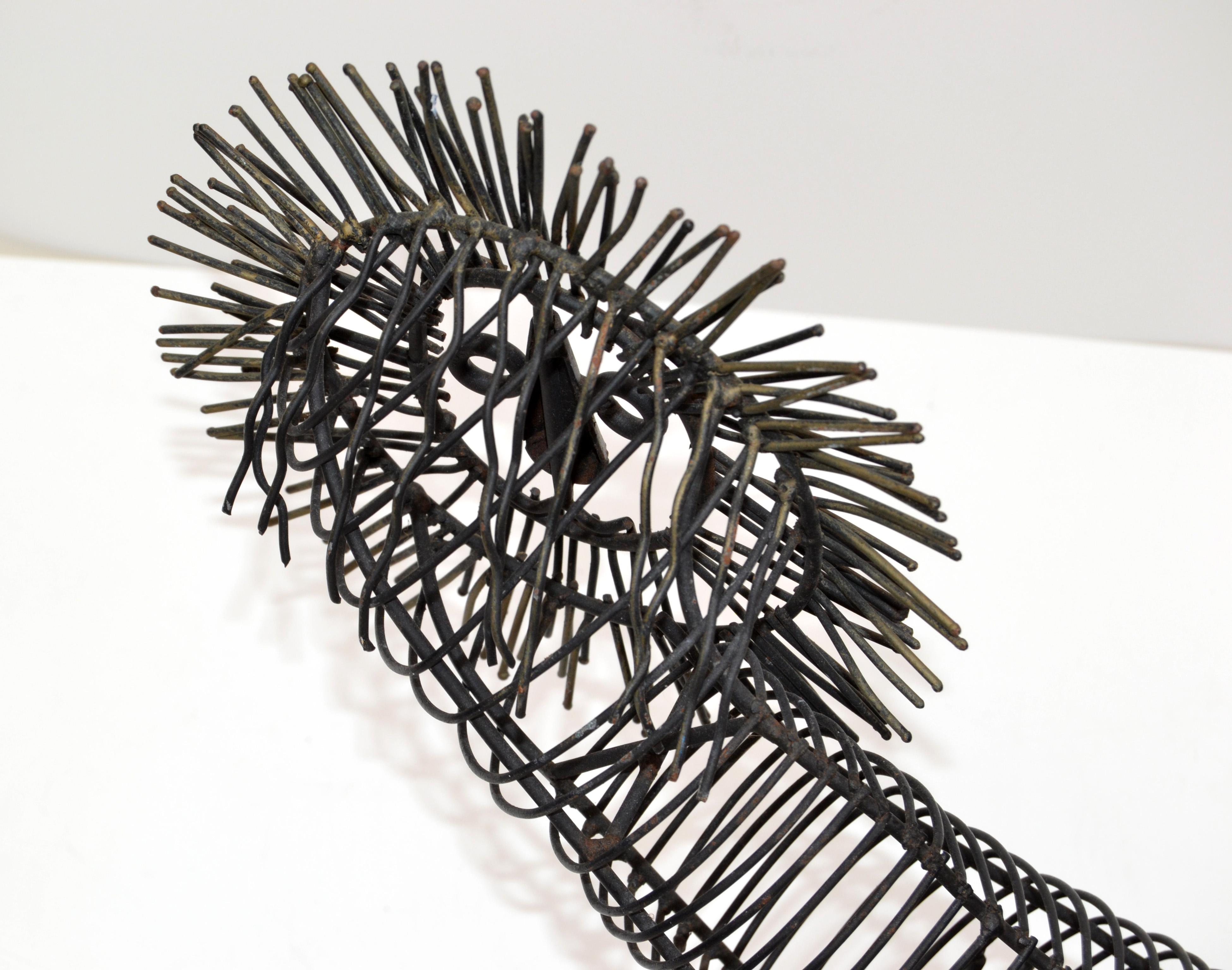 Fait main Œuvre d'art, sculpture de table en fil métallique noir du mi-siècle moderne représentant un lion, sculpture d'animal en vente