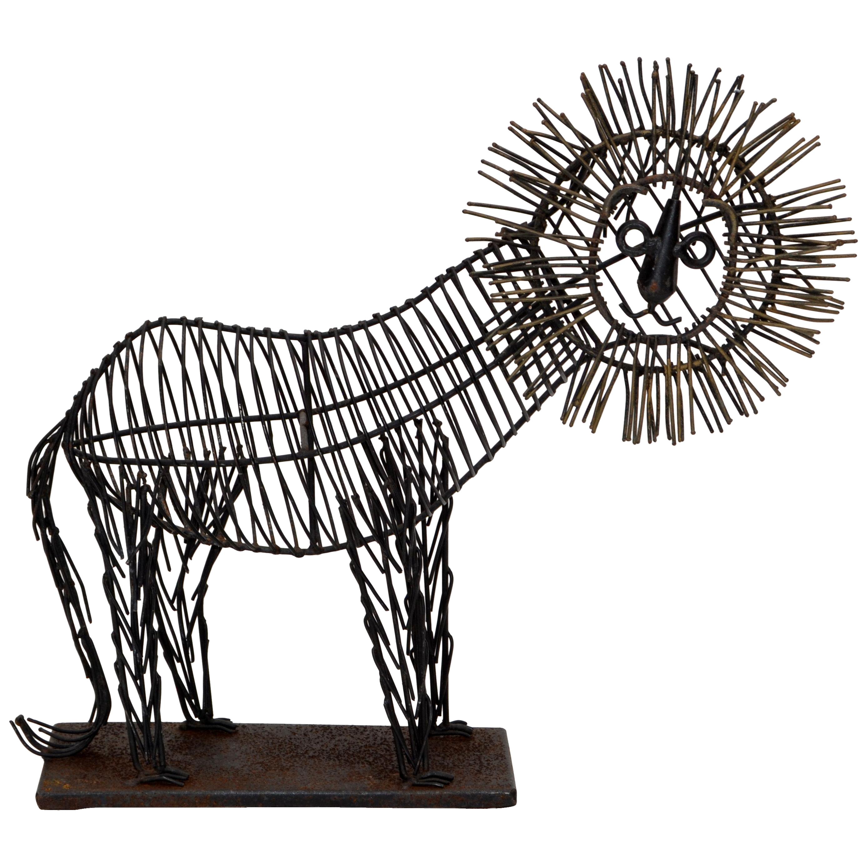 Œuvre d'art, sculpture de table en fil métallique noir du mi-siècle moderne représentant un lion, sculpture d'animal