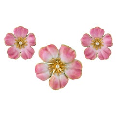 Broche et boucles d'oreilles en émail et perles - Beaux-Arts -uveau