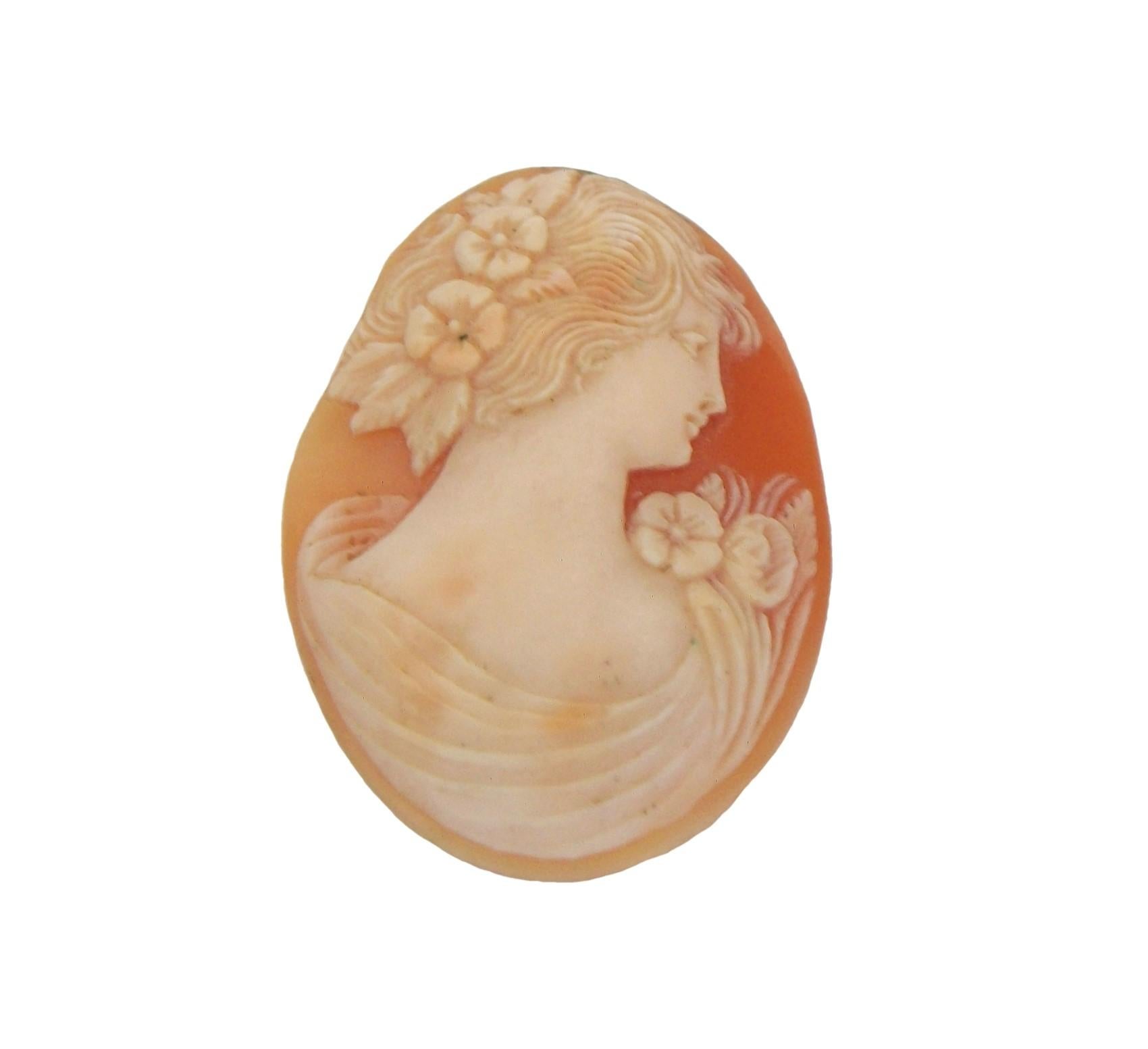 Fine Art Nouveau Shell Cameo, Woman & Flowers, Unmounted, Italy, circa 1900 For Sale 3