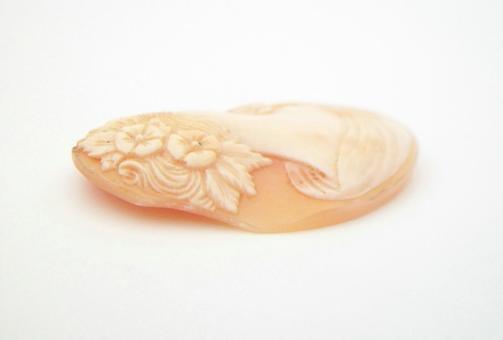 Fine Art Nouveau Shell Cameo, Woman & Flowers, Unmounted, Italy, circa 1900 For Sale 4