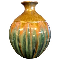 Vase en poterie d'art, 20e siècle